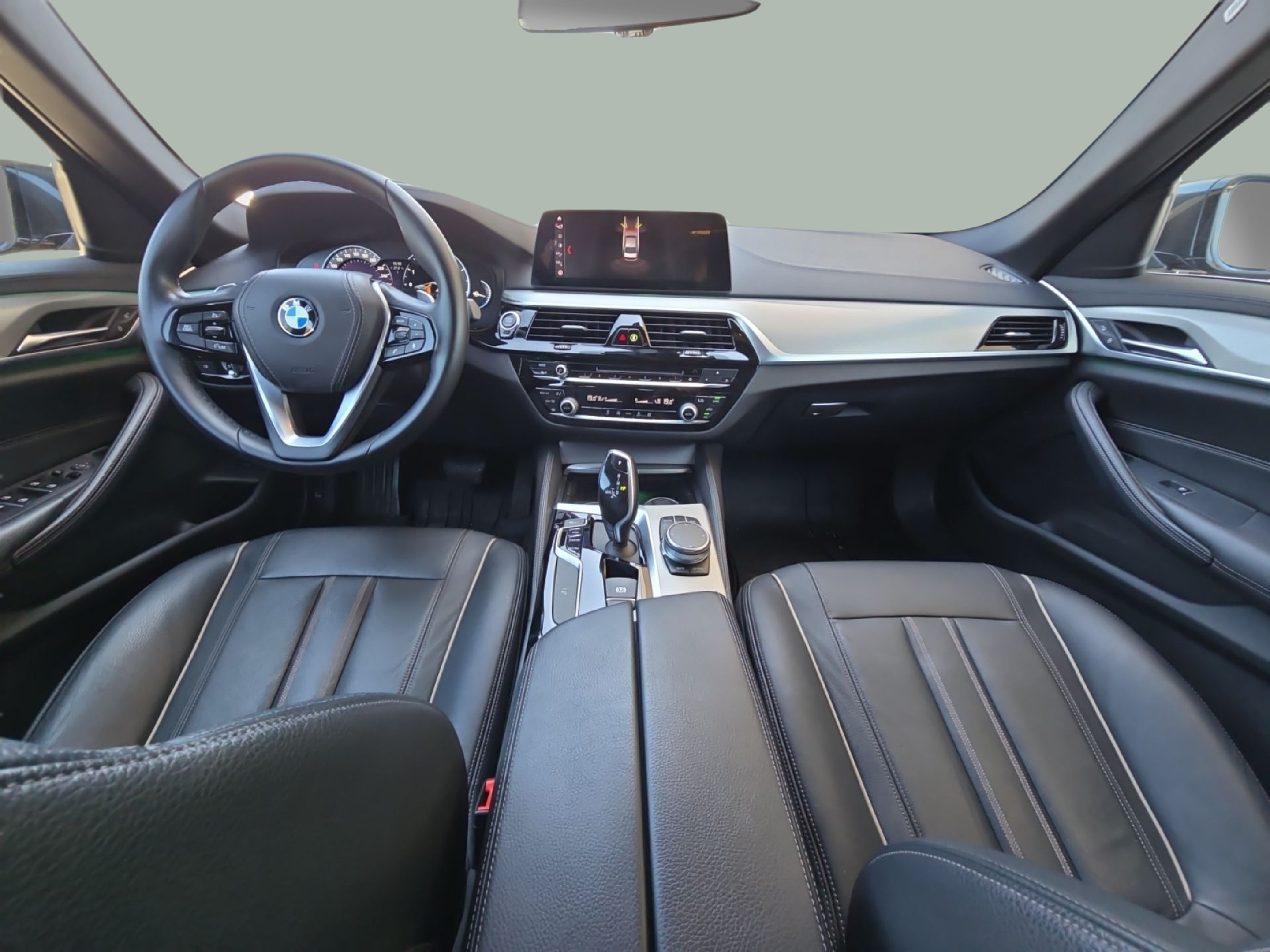 BMW Série 5 520d Berlina color Gris. Año 2019. 140KW(190CV). Diesel. En concesionario MCoutinho Bomcar Leiria de Leiria