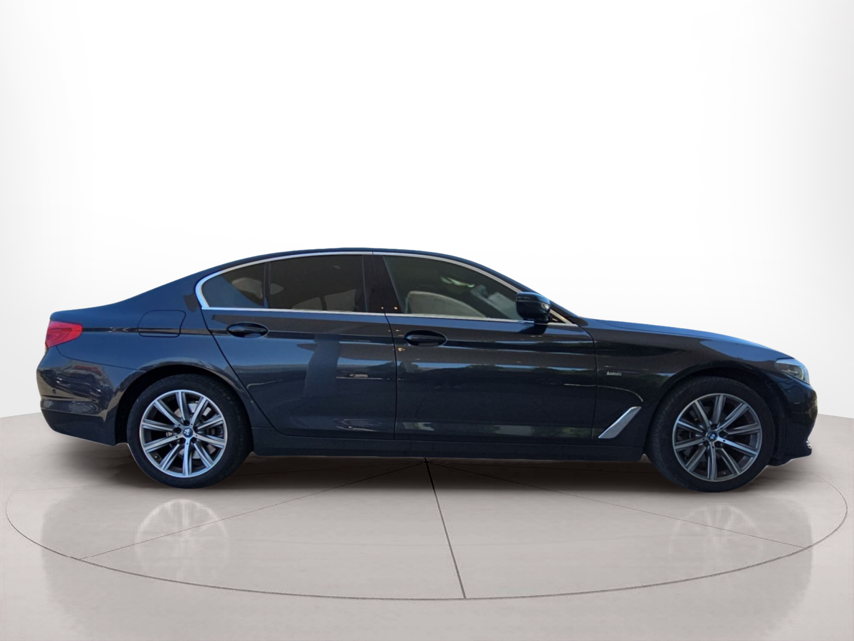 BMW Série 5 520d Berlina color Gris. Año 2019. 140KW(190CV). Diesel. En concesionario MCoutinho Bomcar Leiria de Leiria