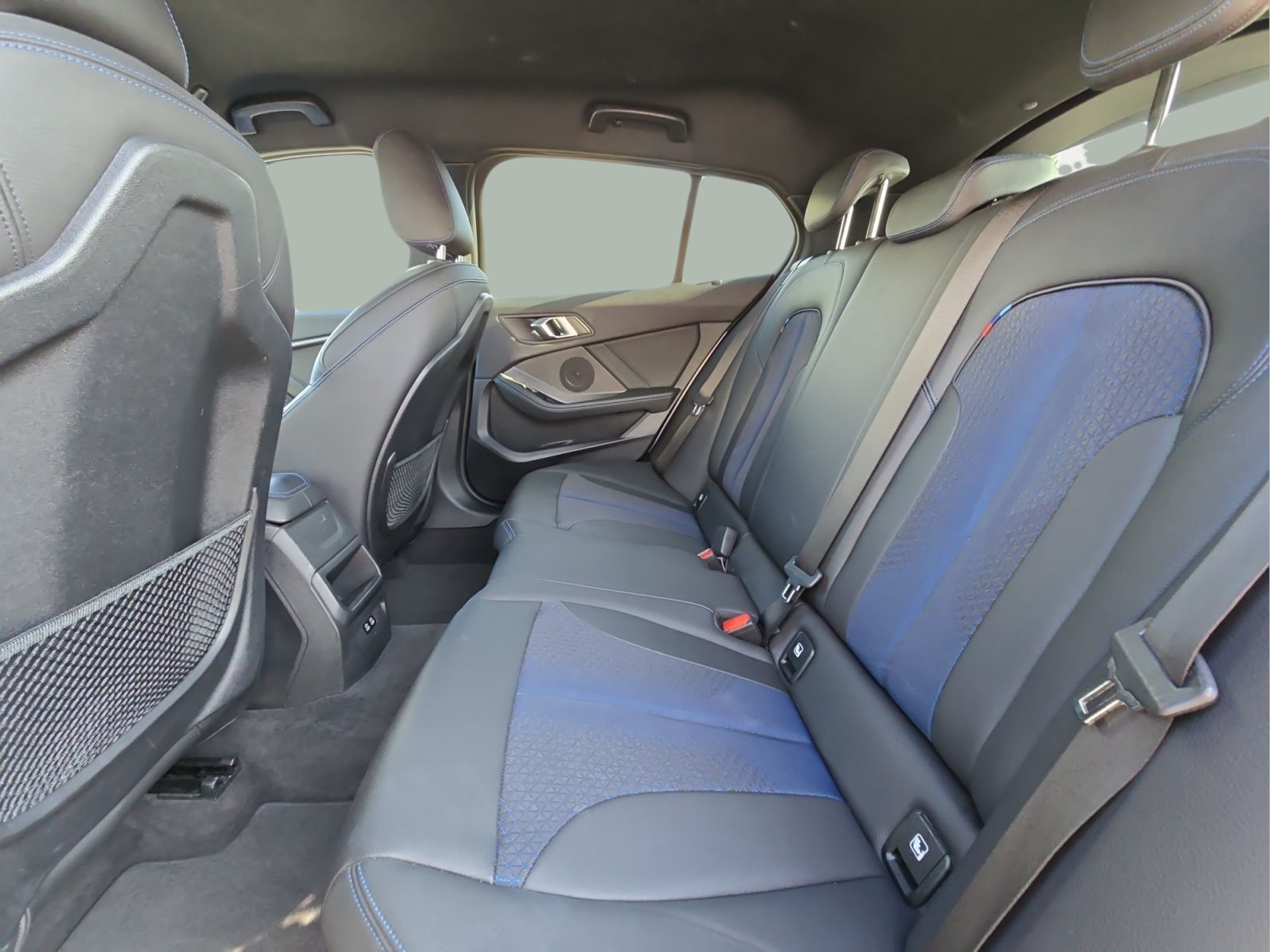 BMW Série 1 116d color Gris. Año 2023. 85KW(116CV). Diesel. En concesionario MCoutinho Bomcar Leiria de Leiria