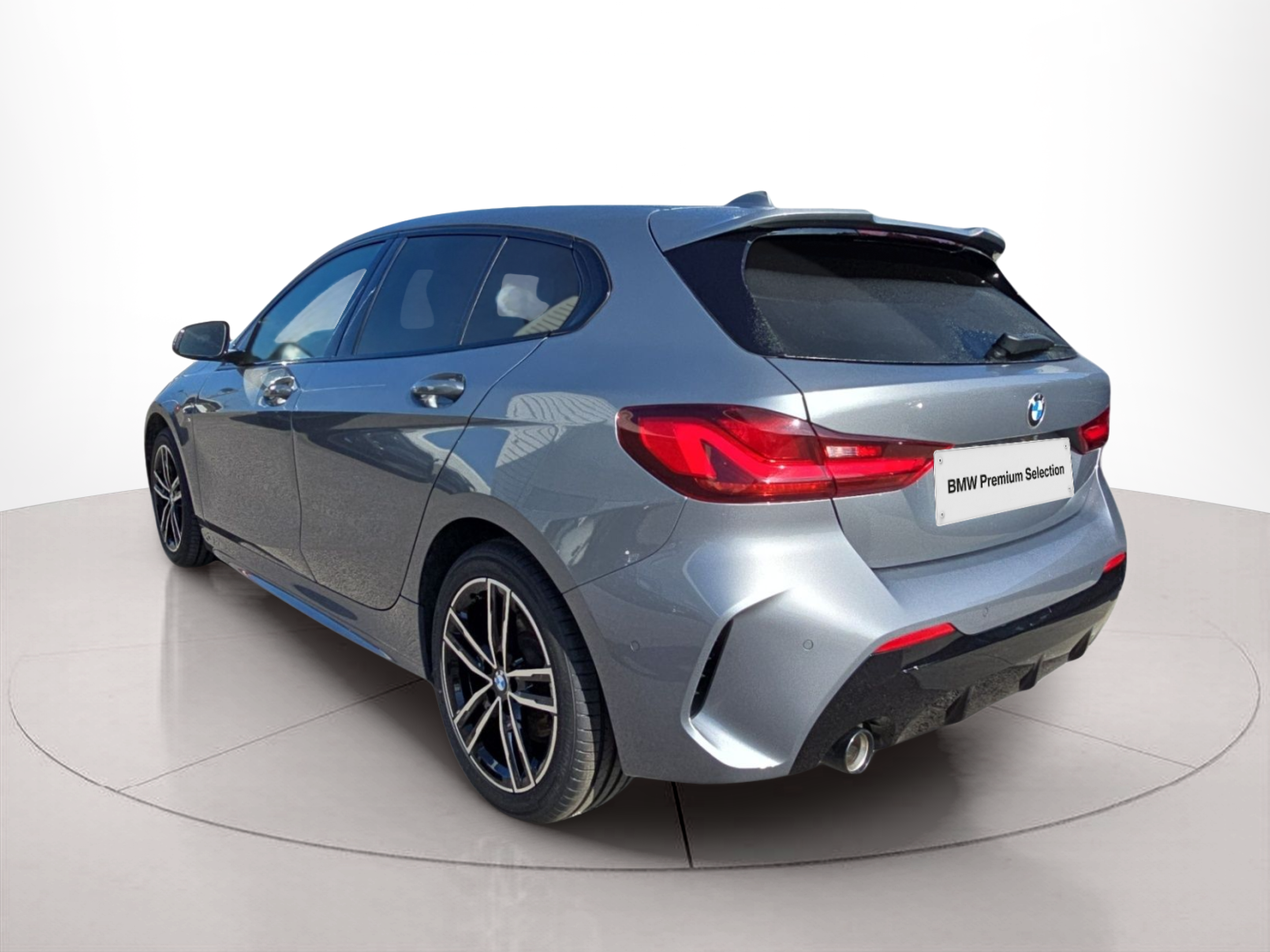 BMW Série 1 116d color Gris. Año 2023. 85KW(116CV). Diesel. En concesionario MCoutinho Bomcar Leiria de Leiria