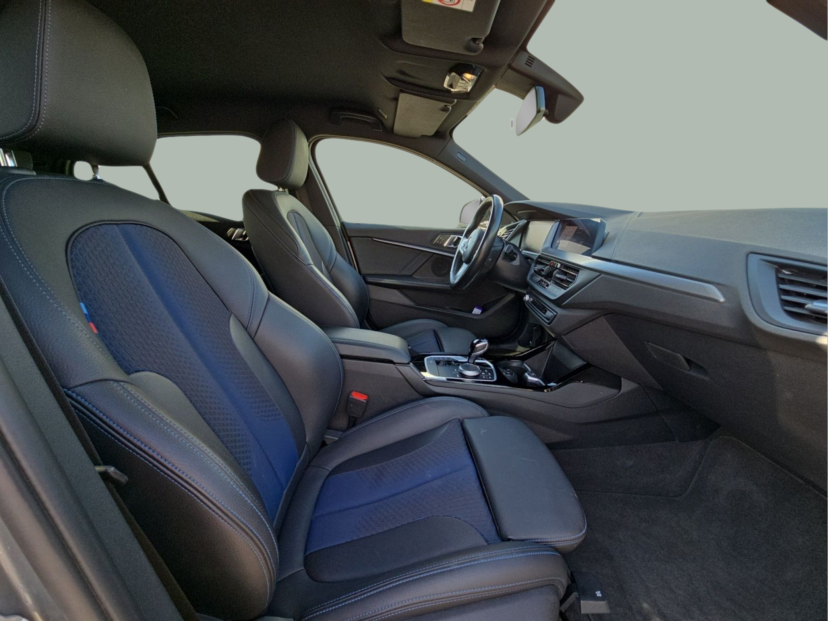 BMW Série 1 116d color Gris. Año 2023. 85KW(116CV). Diesel. En concesionario MCoutinho Bomcar Leiria de Leiria