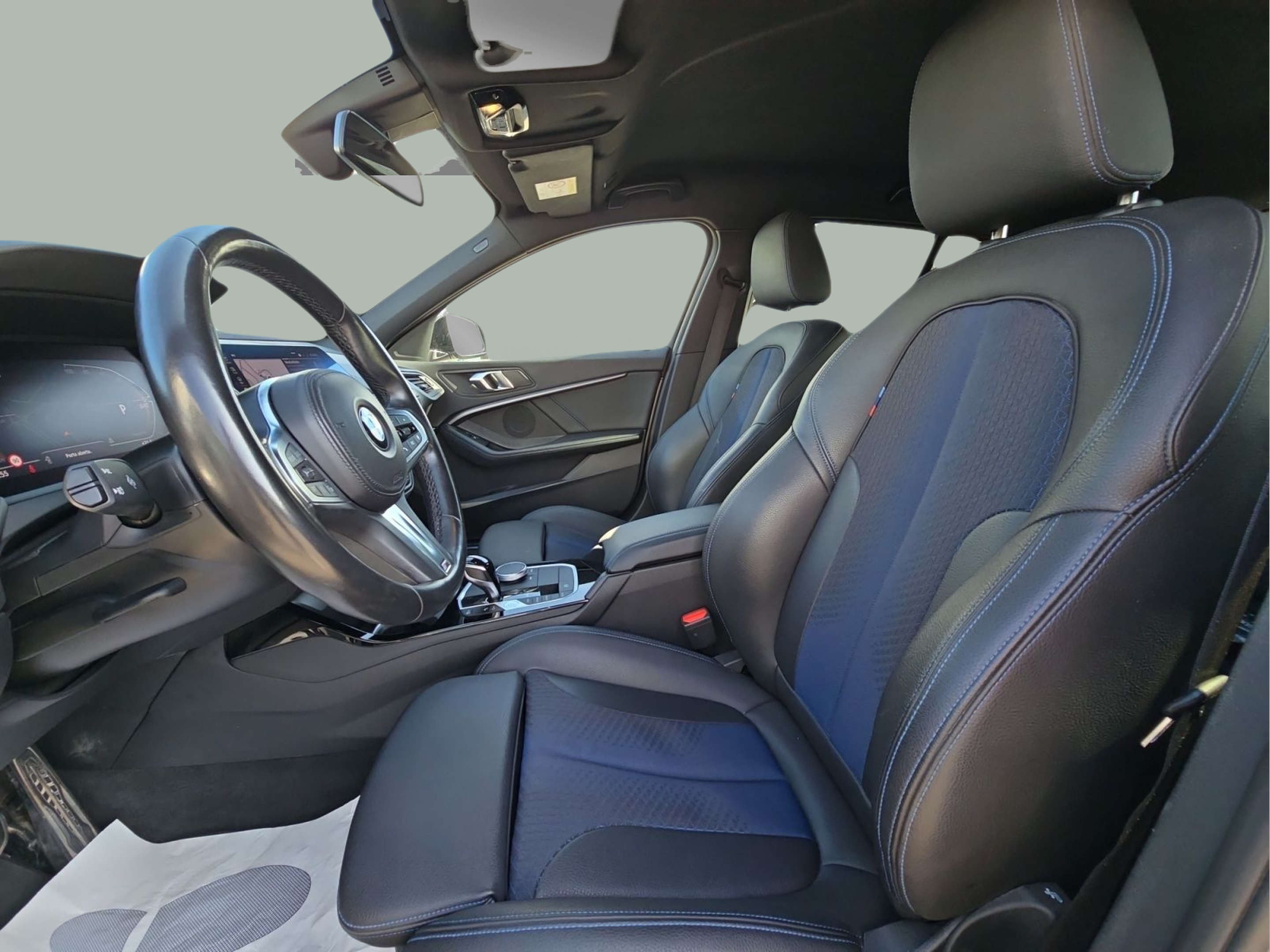 BMW Série 1 116d color Gris. Año 2023. 85KW(116CV). Diesel. En concesionario MCoutinho Bomcar Leiria de Leiria