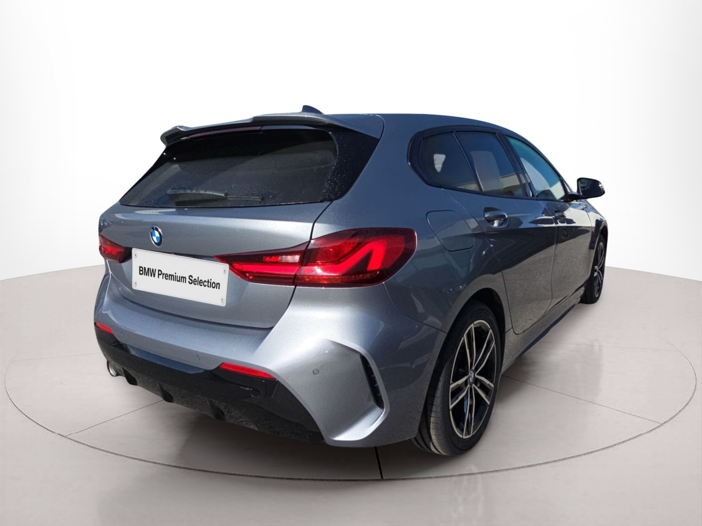 BMW Série 1 116d color Gris. Año 2023. 85KW(116CV). Diesel. En concesionario MCoutinho Bomcar Leiria de Leiria