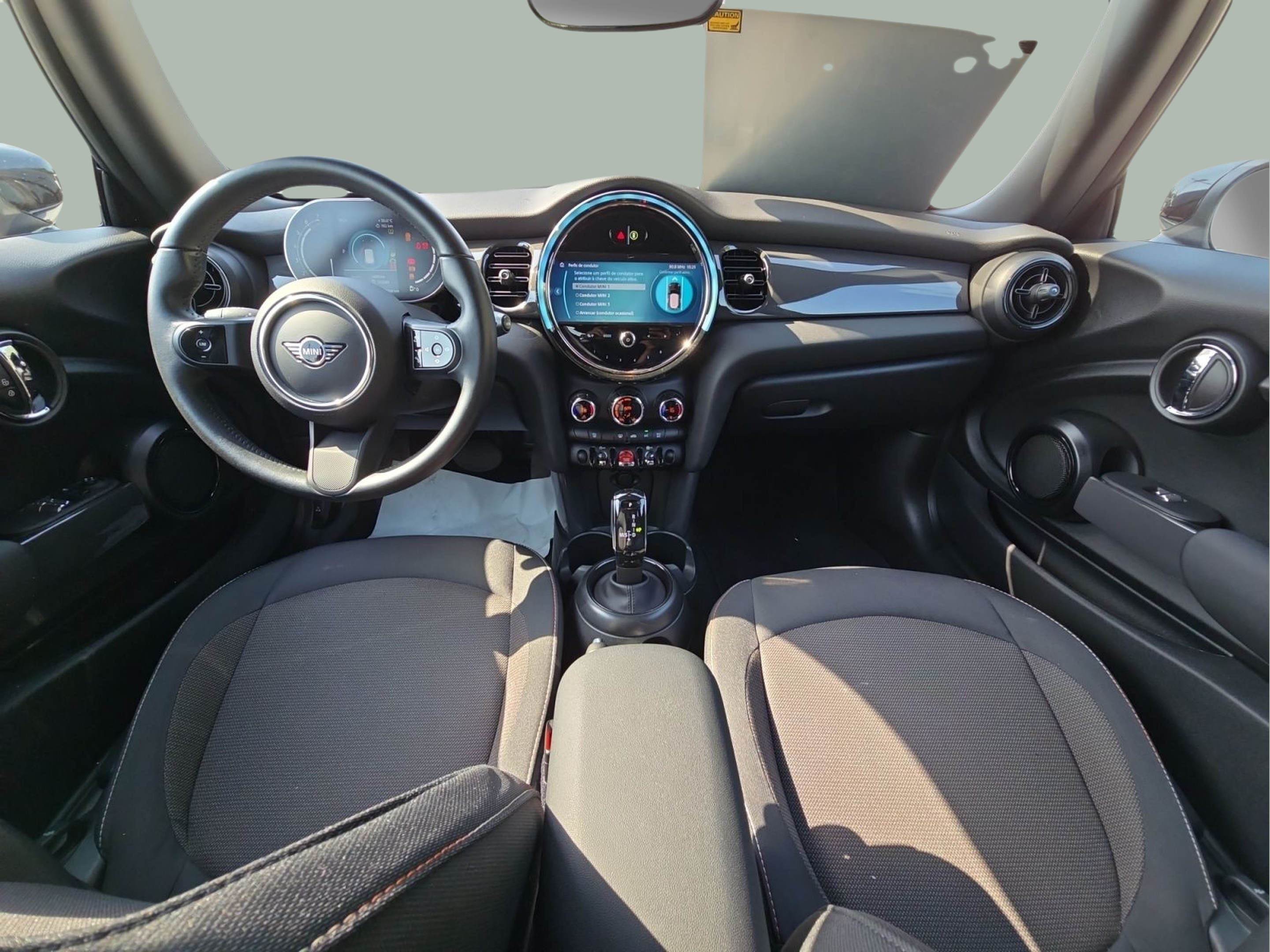 fotoG 6 del MINI MINI 3 Portas Cooper 100 kW (136 CV) 136cv Gasolina de 2024 em Bragança