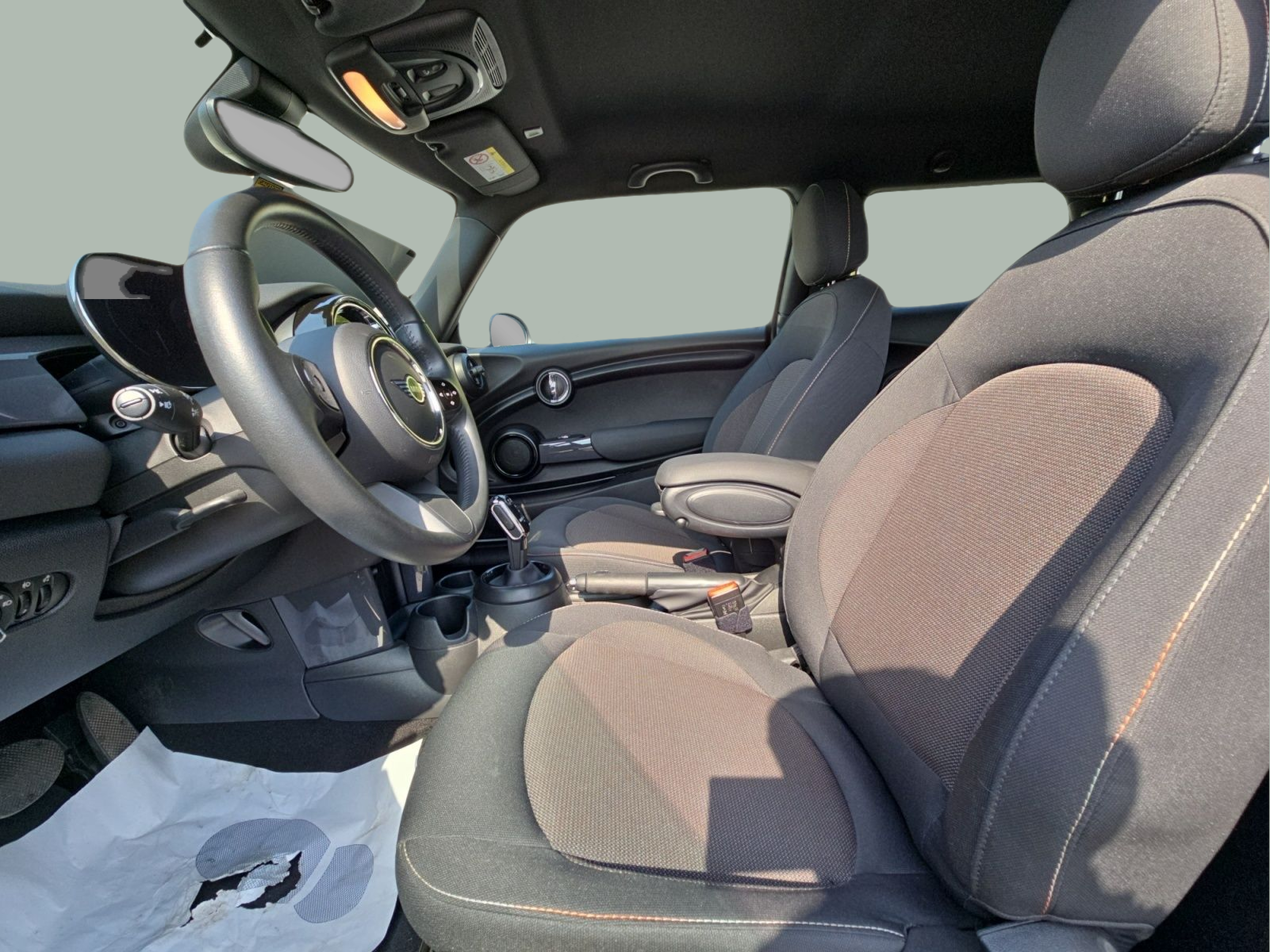 fotoG 12 del MINI MINI 3 Portas Cooper 100 kW (136 CV) 136cv Gasolina de 2024 em Bragança