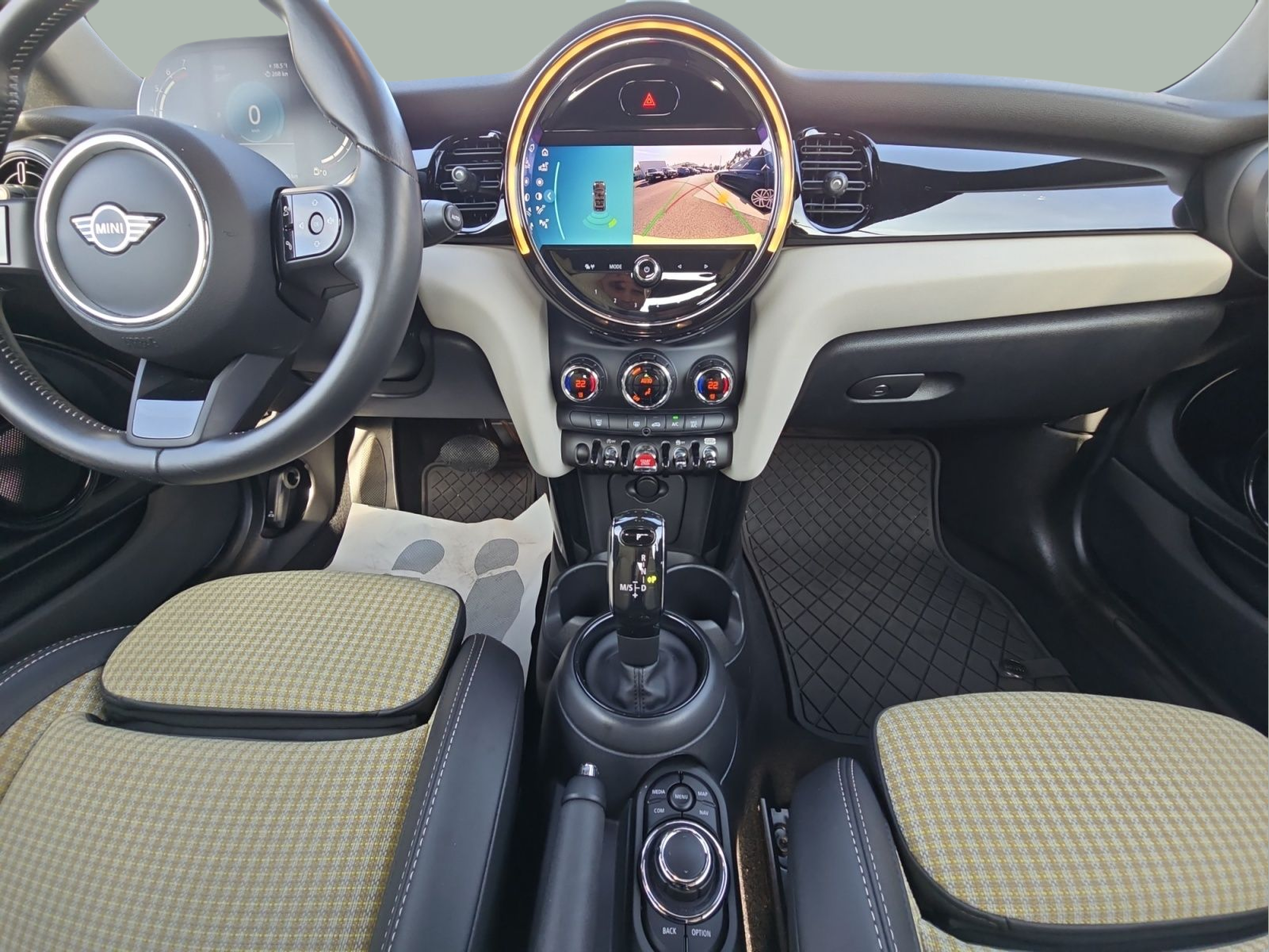 fotoG 15 del MINI MINI Cabrio Cooper 100 kW (136 CV) 136cv Gasolina de 2021 em Bragança