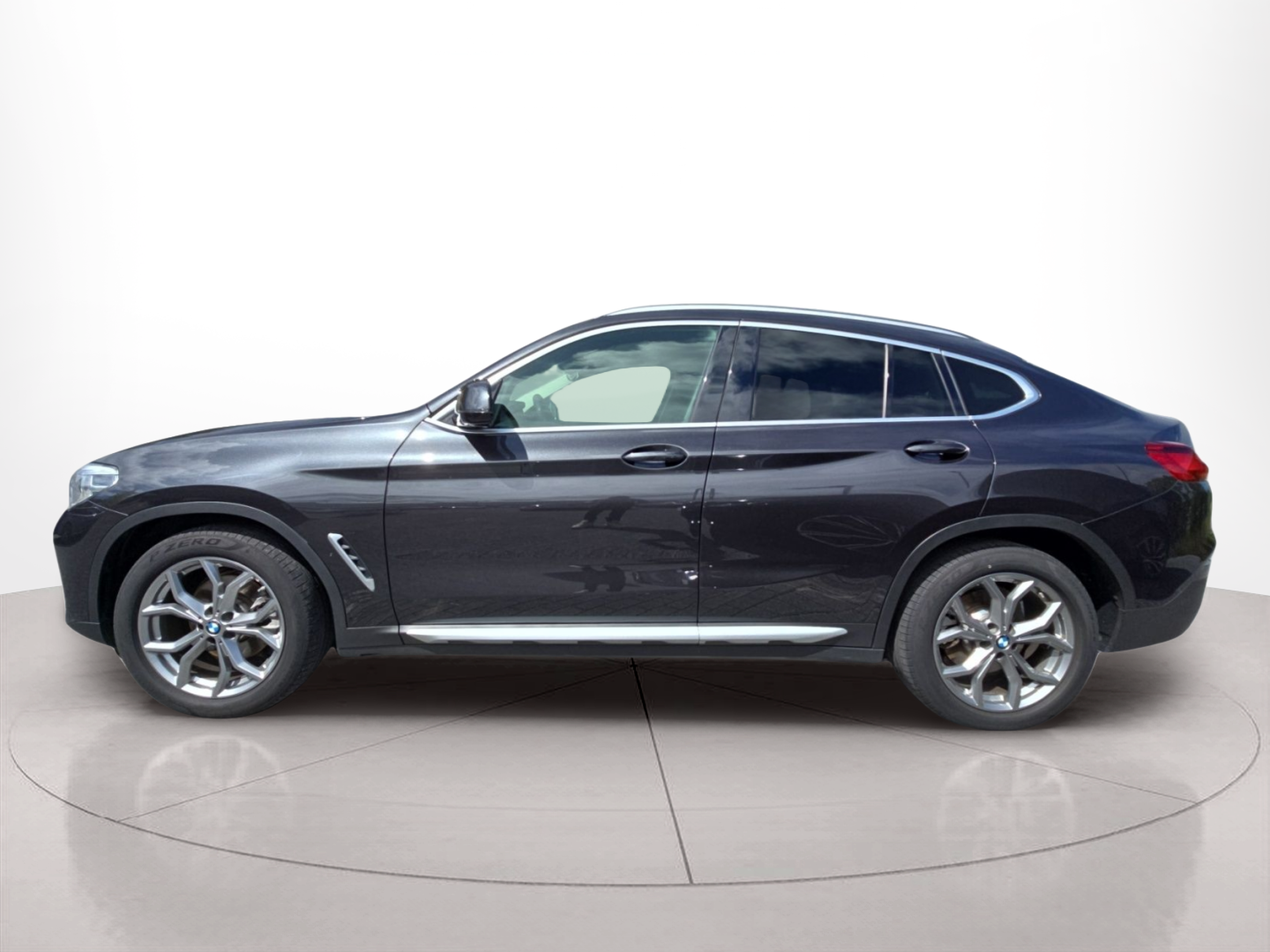 Fotos de BMW X4 xDrive20d color Gris. Año 2019. 140KW(190CV). Diesel. En concesionario MCoutinho Bomcar Coimbra de Coimbra