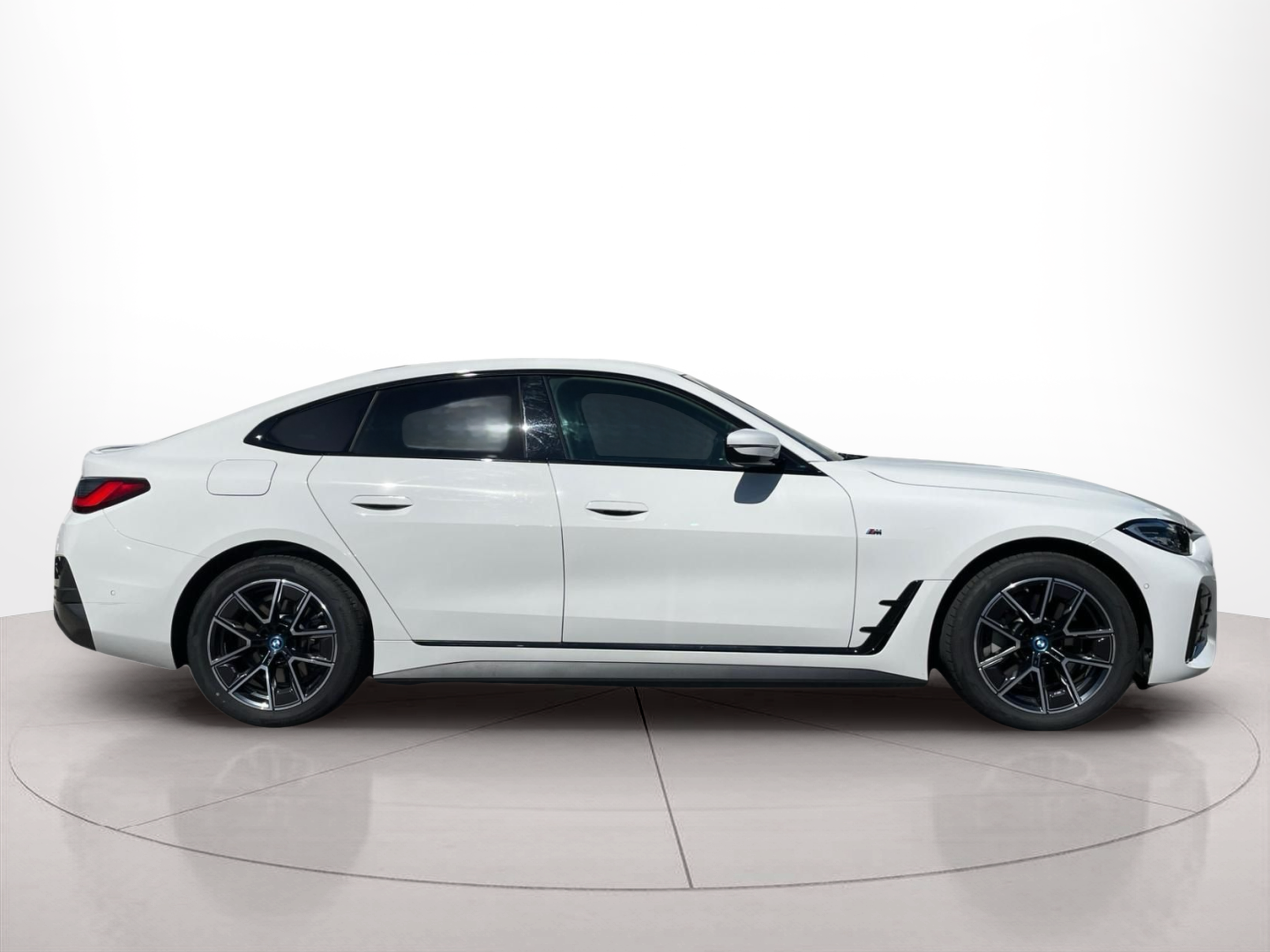 Fotos de BMW i4 i4 eDrive35 color Blanco. Año 2023. 210KW(286CV). Elétrico. En concesionario MCoutinho - Viseu de Viseu
