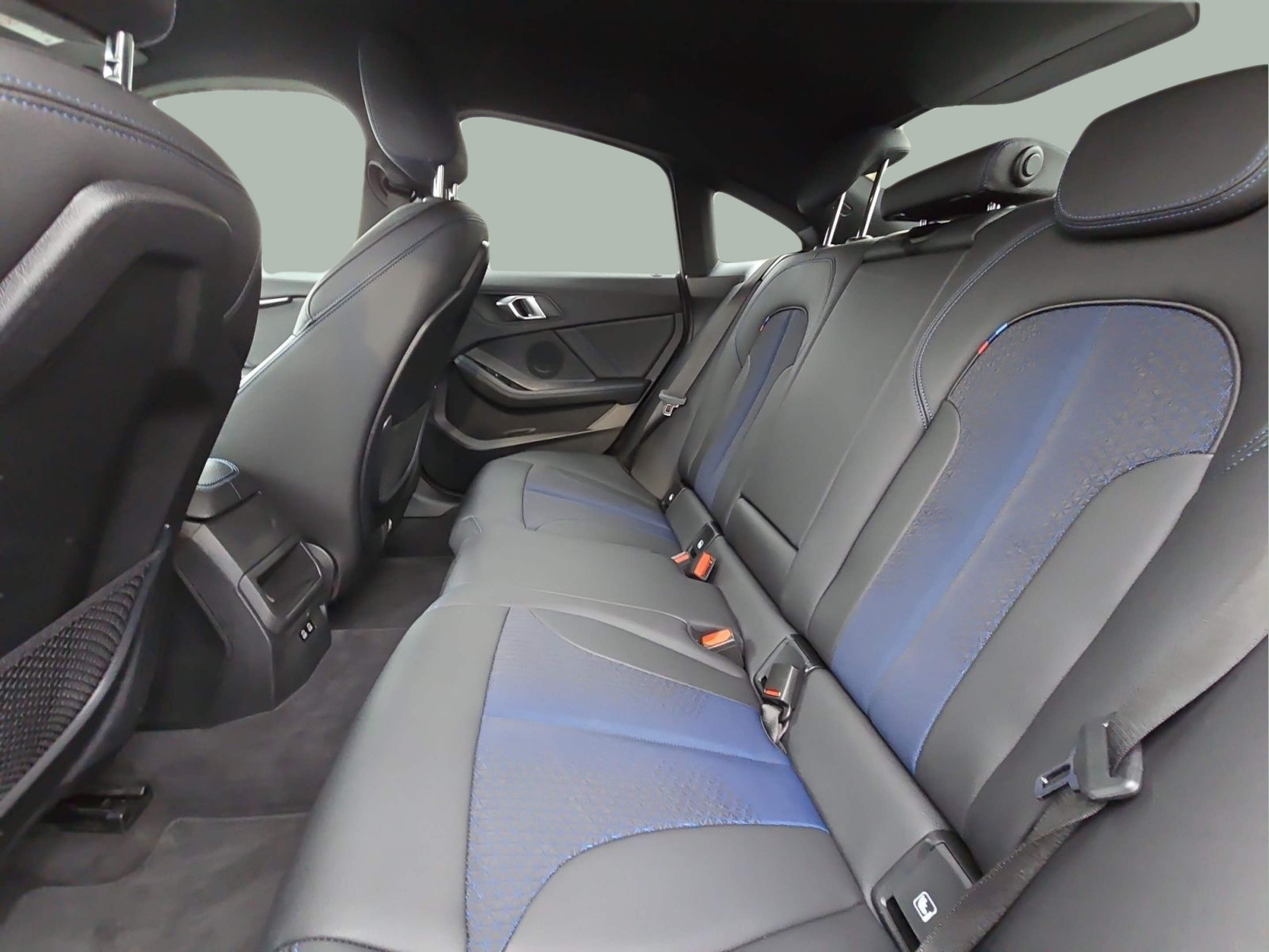 BMW Série 2 216d Gran Coupe color Negro. Año 2024. 85KW(116CV). Diesel. En concesionario MCoutinho Bomcar Coimbra de Coimbra