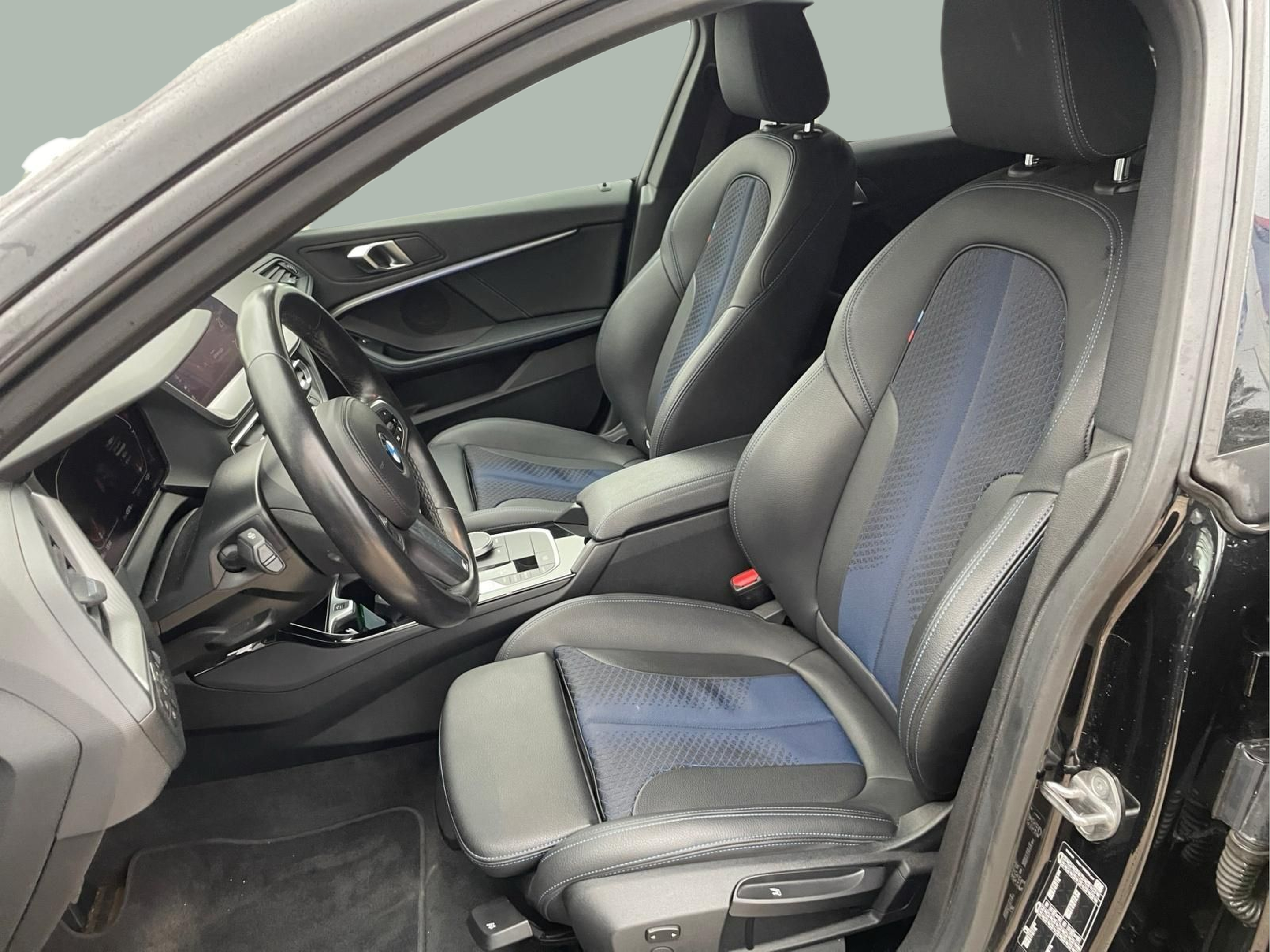 BMW Série 2 216d Gran Coupe color Negro. Año 2024. 85KW(116CV). Diesel. En concesionario MCoutinho - Viseu de Viseu