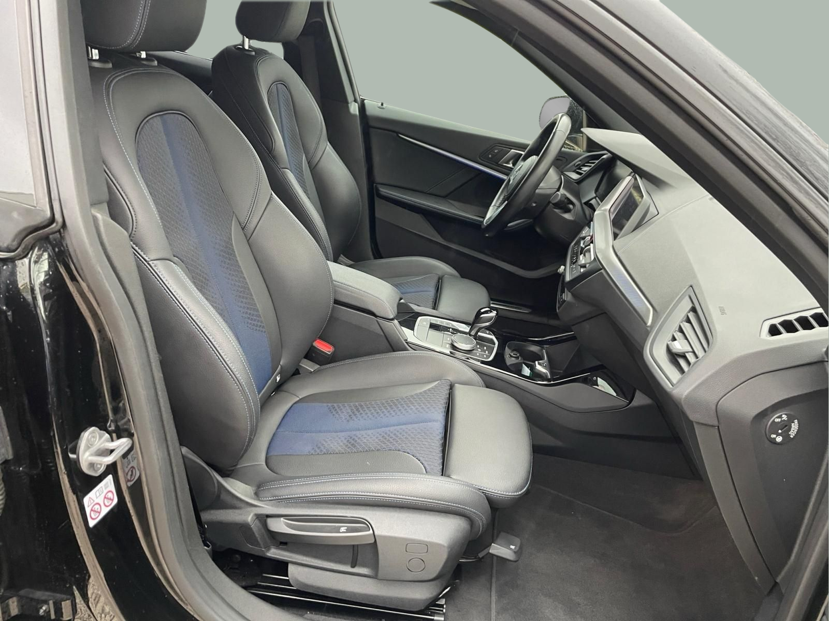 BMW Série 2 216d Gran Coupe color Negro. Año 2024. 85KW(116CV). Diesel. En concesionario MCoutinho - Viseu de Viseu