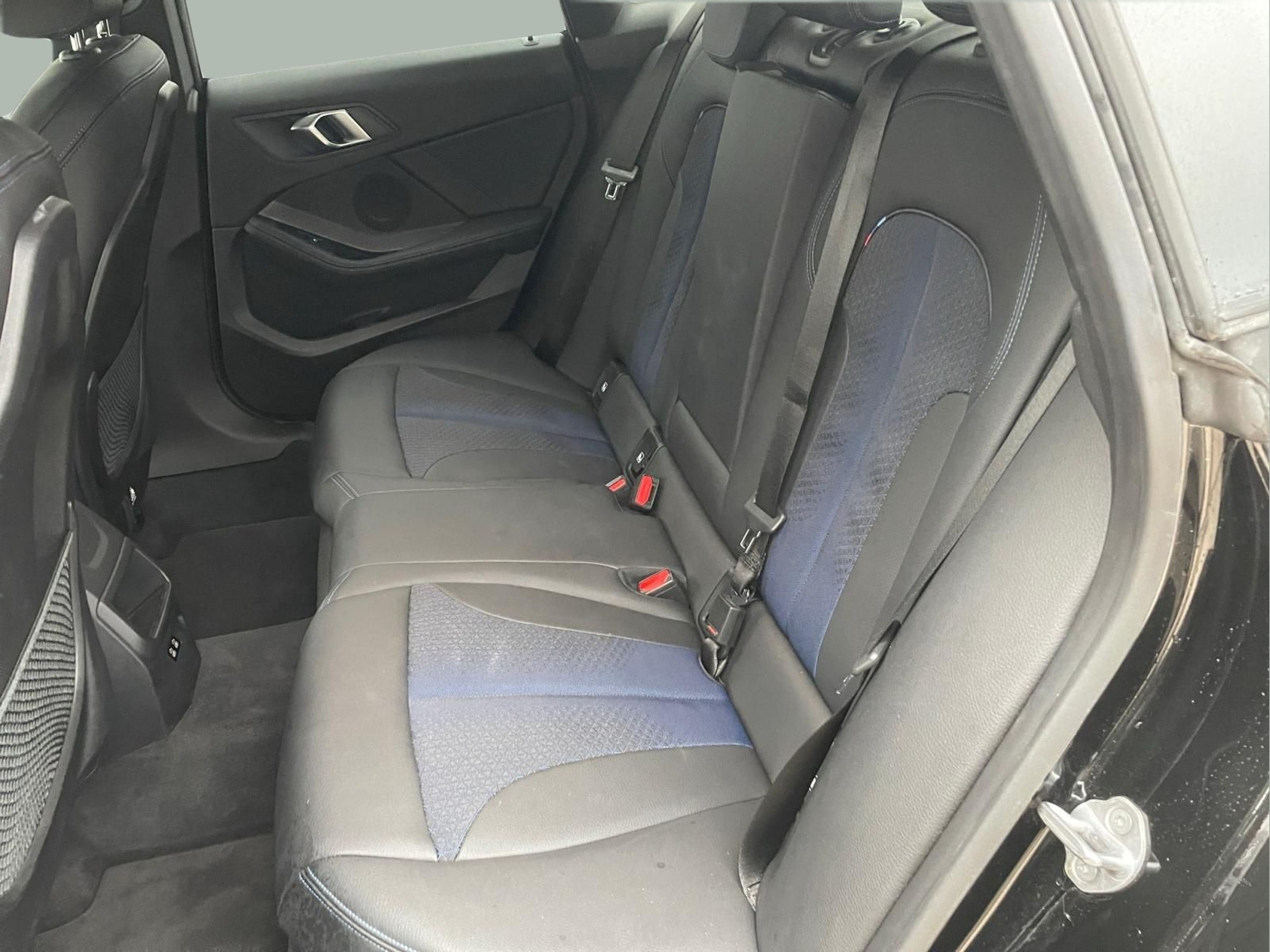 BMW Série 2 216d Gran Coupe color Negro. Año 2024. 85KW(116CV). Diesel. En concesionario MCoutinho - Viseu de Viseu