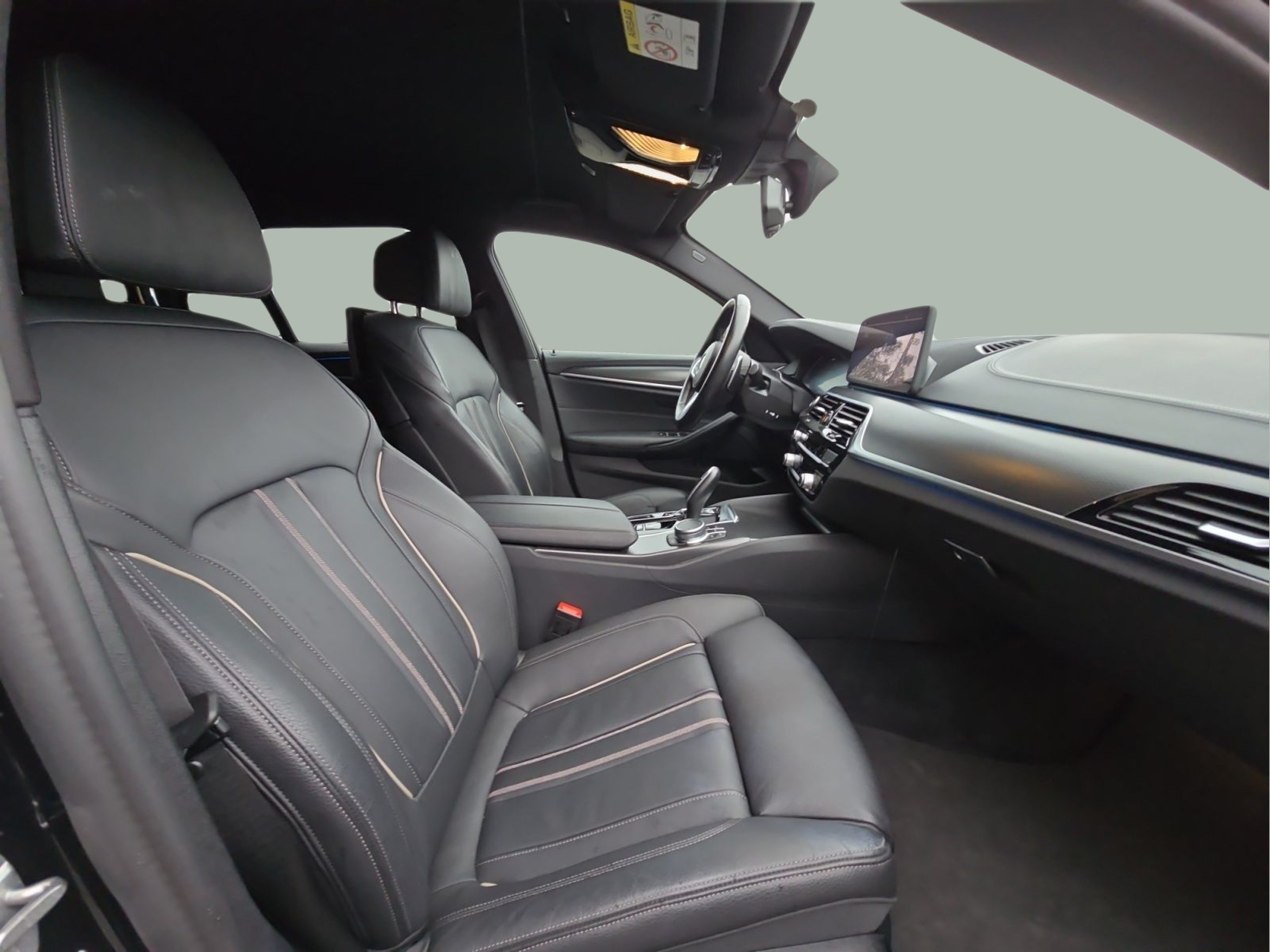 BMW Série 5 530e Touring color Negro. Año 2022. 215KW(292CV). Elétrico / Gasolina Híbrido. En concesionario MCoutinho Bomcar Coimbra de Coimbra