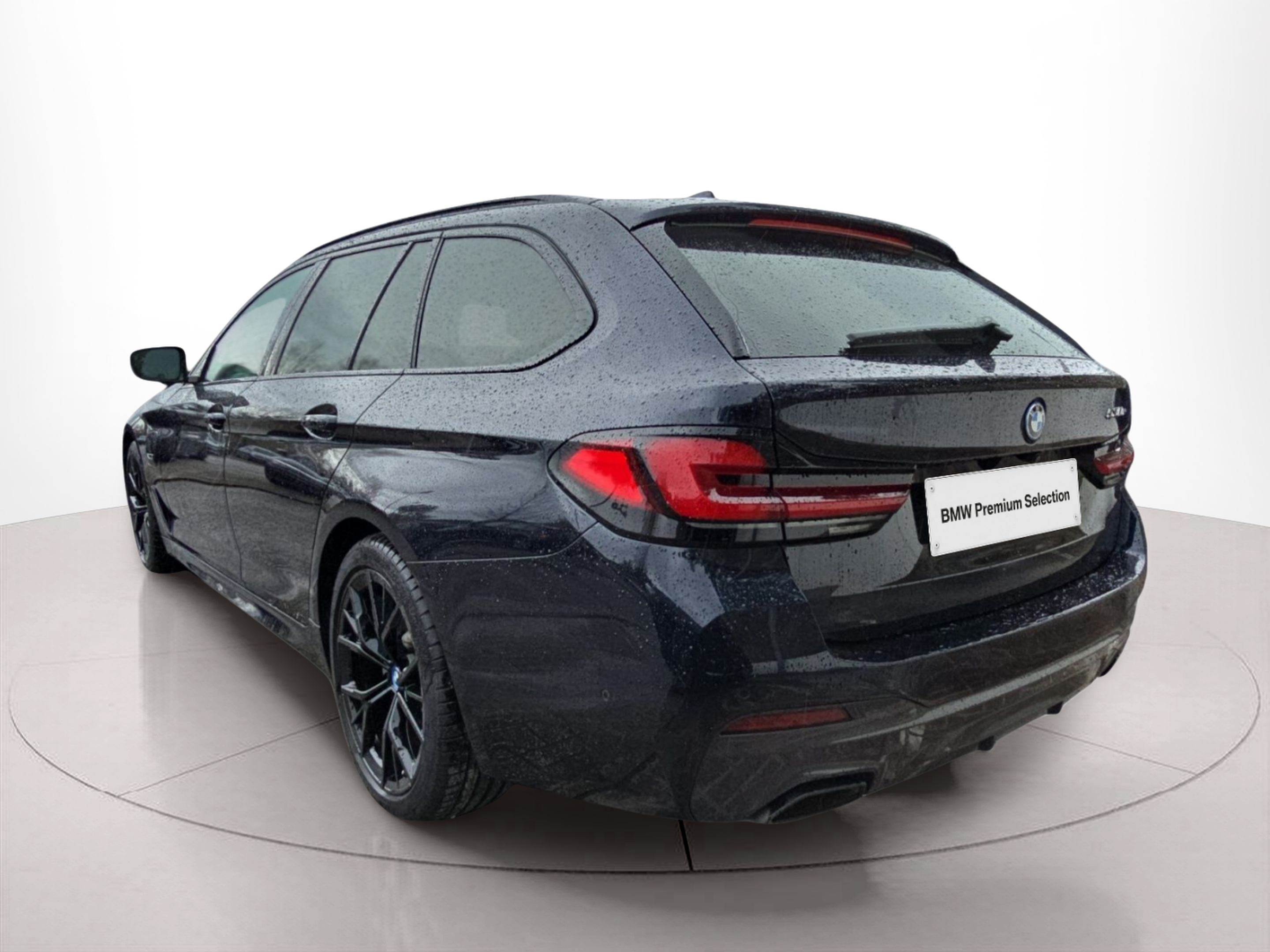 BMW Série 5 530e Touring color Negro. Año 2022. 215KW(292CV). Elétrico / Gasolina Híbrido. En concesionario MCoutinho Bomcar Coimbra de Coimbra