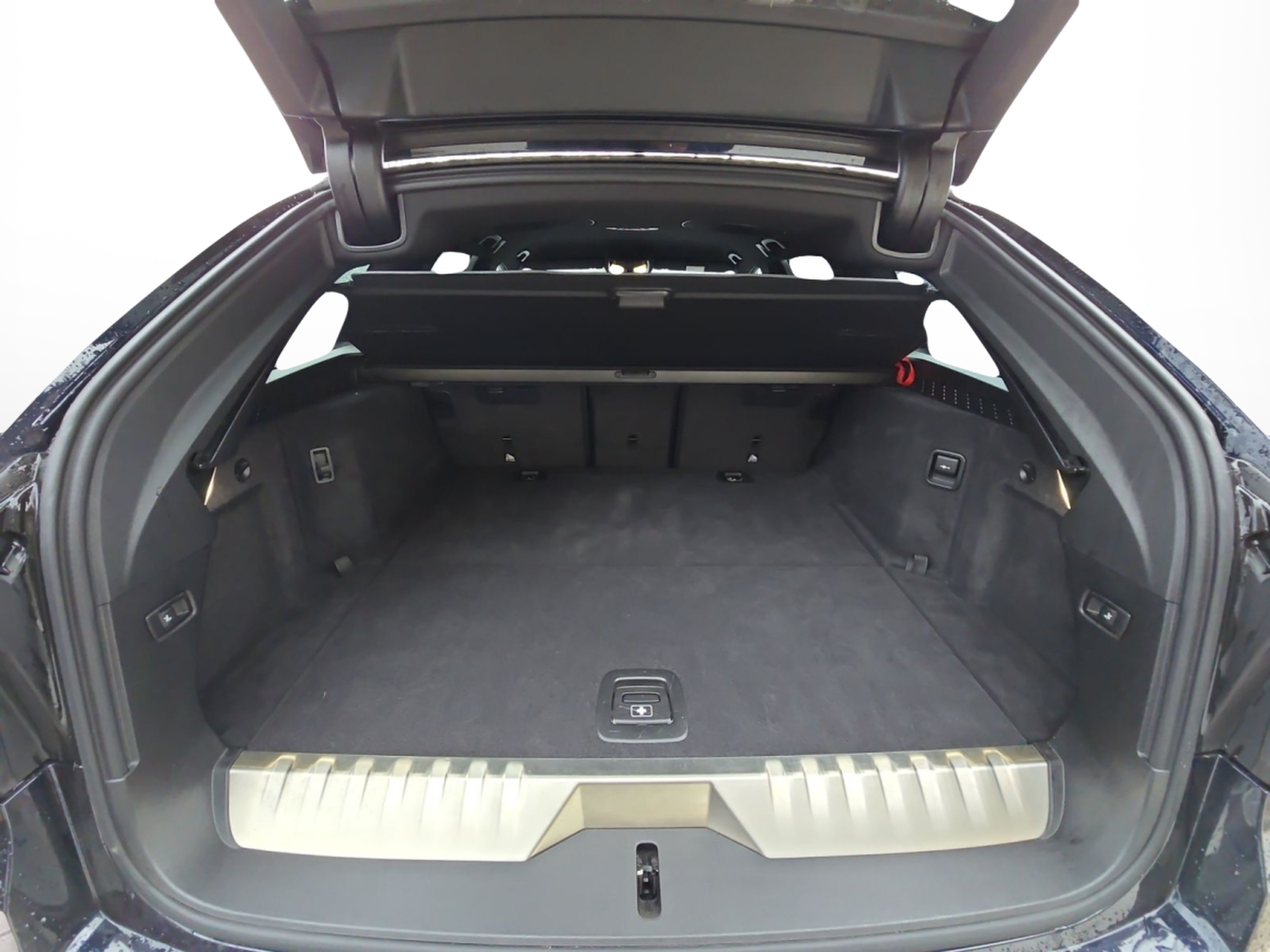 BMW Série 5 530e Touring color Negro. Año 2022. 215KW(292CV). Elétrico / Gasolina Híbrido. En concesionario MCoutinho Bomcar Coimbra de Coimbra