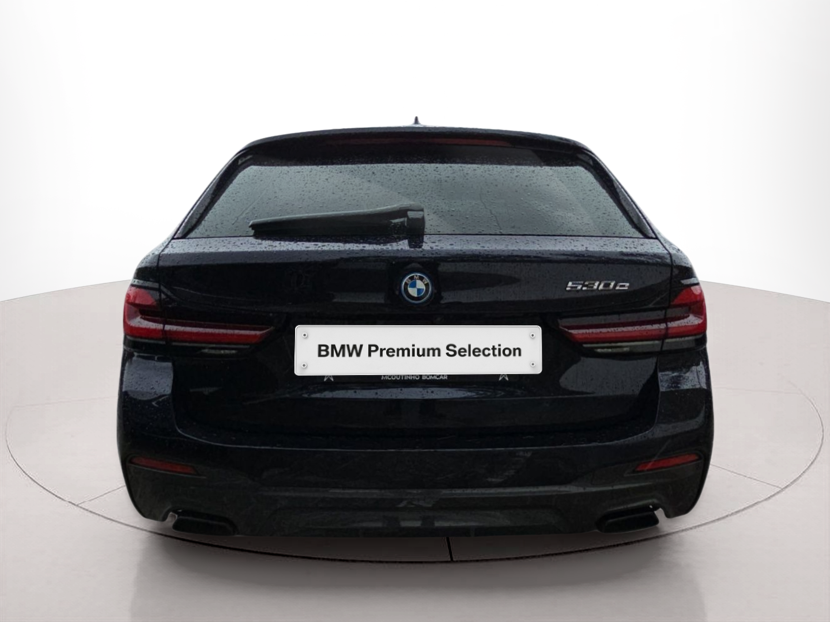 BMW Série 5 530e Touring color Negro. Año 2022. 215KW(292CV). Elétrico / Gasolina Híbrido. En concesionario MCoutinho Bomcar Coimbra de Coimbra