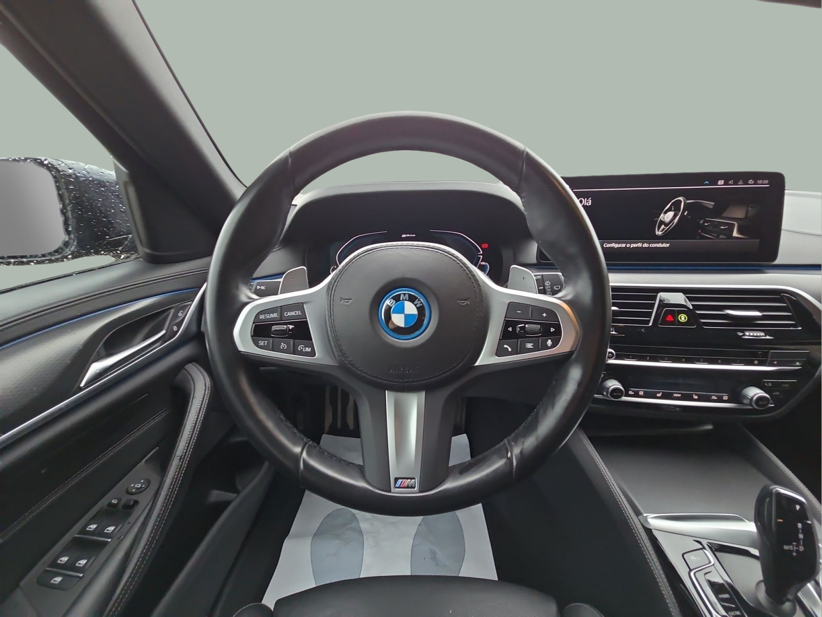 BMW Série 5 530e Touring color Negro. Año 2022. 215KW(292CV). Elétrico / Gasolina Híbrido. En concesionario MCoutinho Bomcar Coimbra de Coimbra