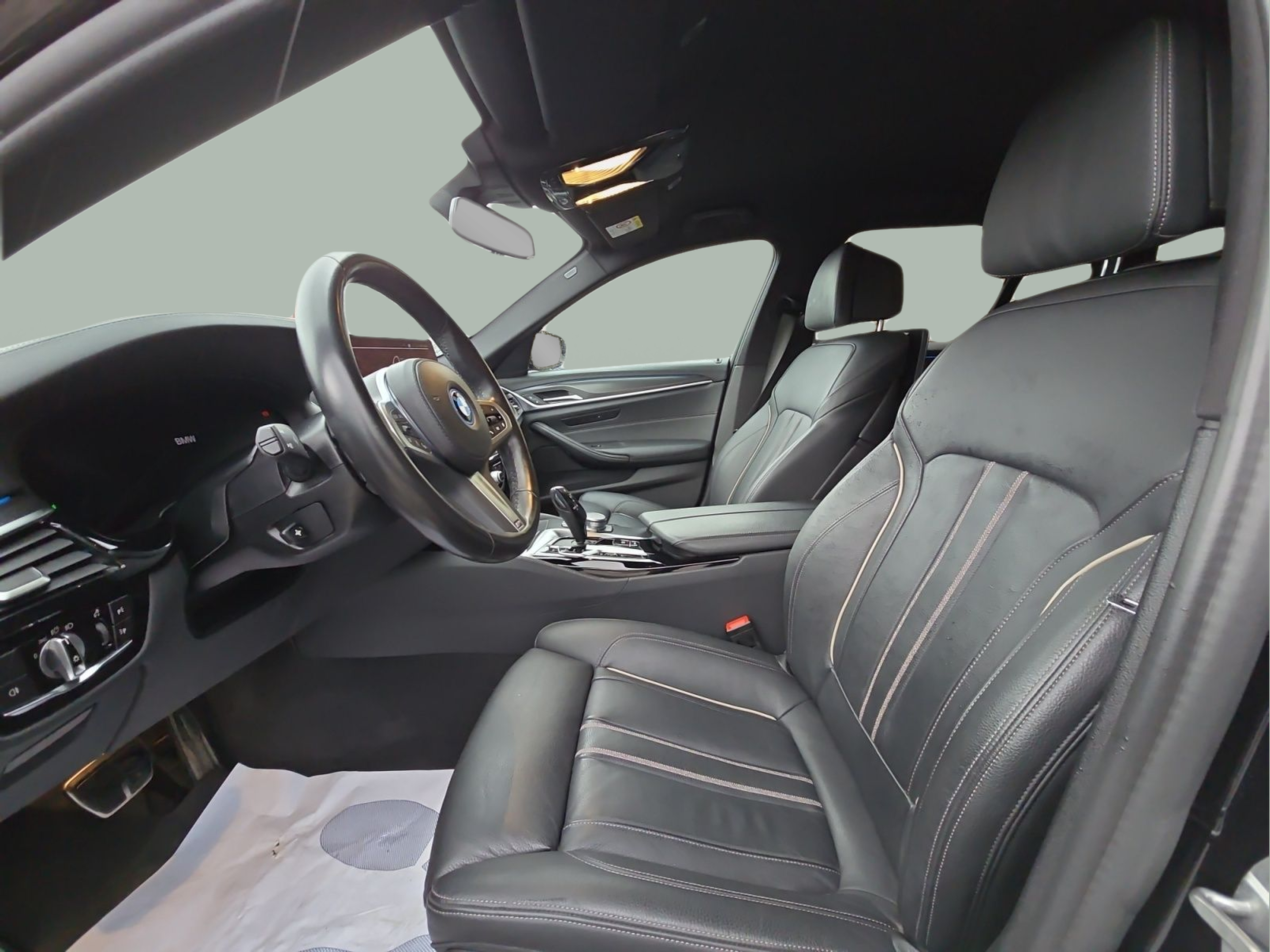 BMW Série 5 530e Touring color Negro. Año 2022. 215KW(292CV). Elétrico / Gasolina Híbrido. En concesionario MCoutinho Bomcar Coimbra de Coimbra