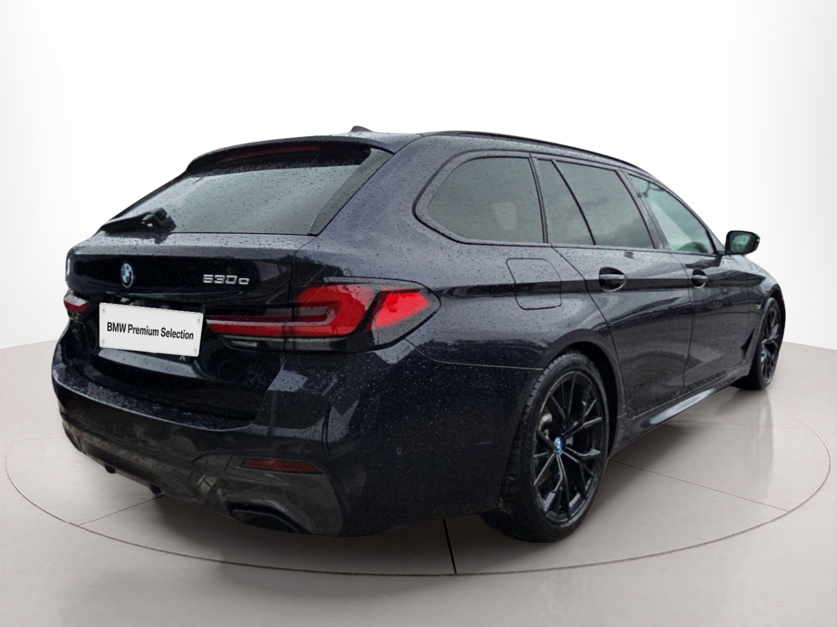 BMW Série 5 530e Touring color Negro. Año 2022. 215KW(292CV). Elétrico / Gasolina Híbrido. En concesionario MCoutinho Bomcar Coimbra de Coimbra