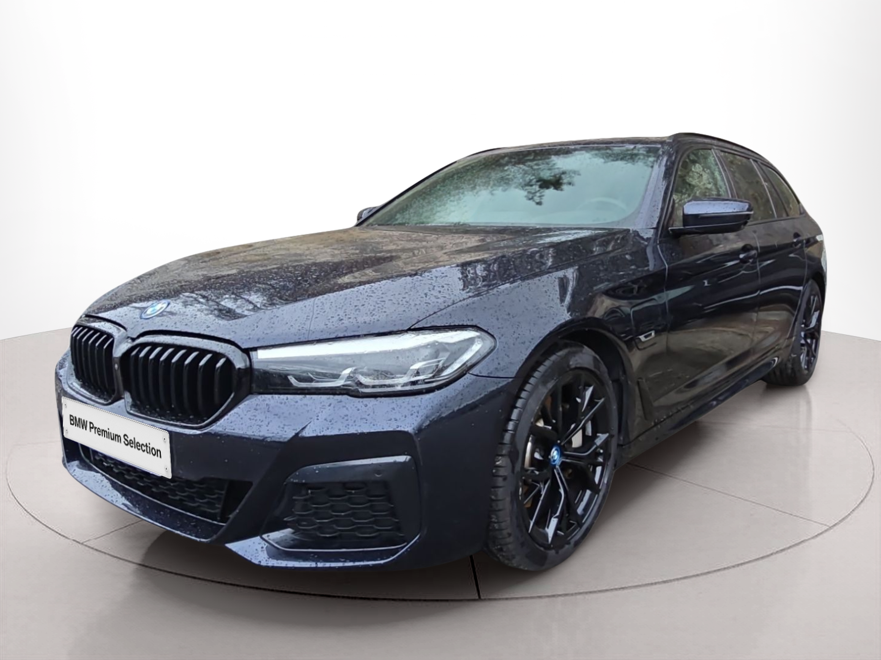 Fotos de BMW Série 5 530e Touring color Negro. Año 2022. 215KW(292CV). Elétrico / Gasolina Híbrido. En concesionario MCoutinho Bomcar Coimbra de Coimbra
