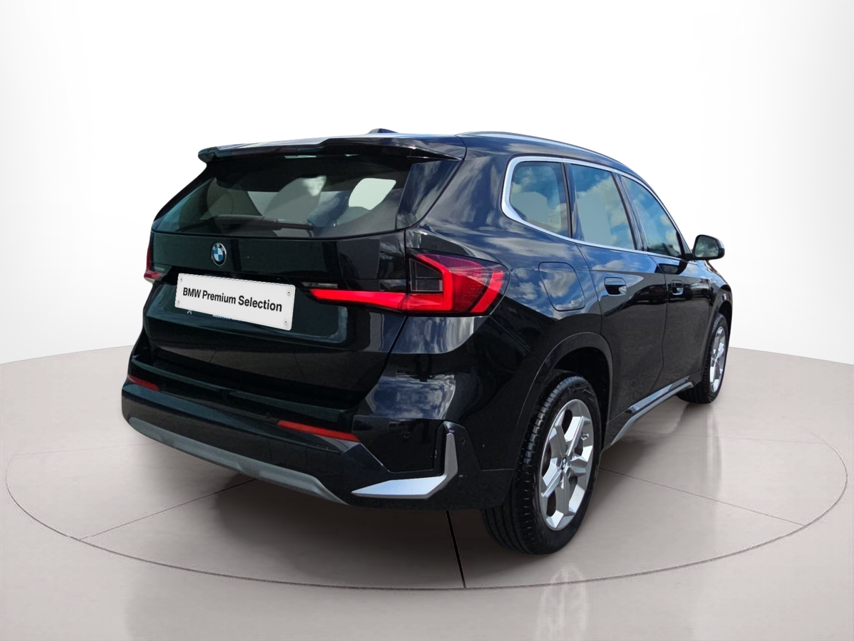 BMW X1 sDrive18i color Negro. Año 2024. 100KW(136CV). Gasolina. En concesionario MCoutinho Bomcar Leiria de Leiria
