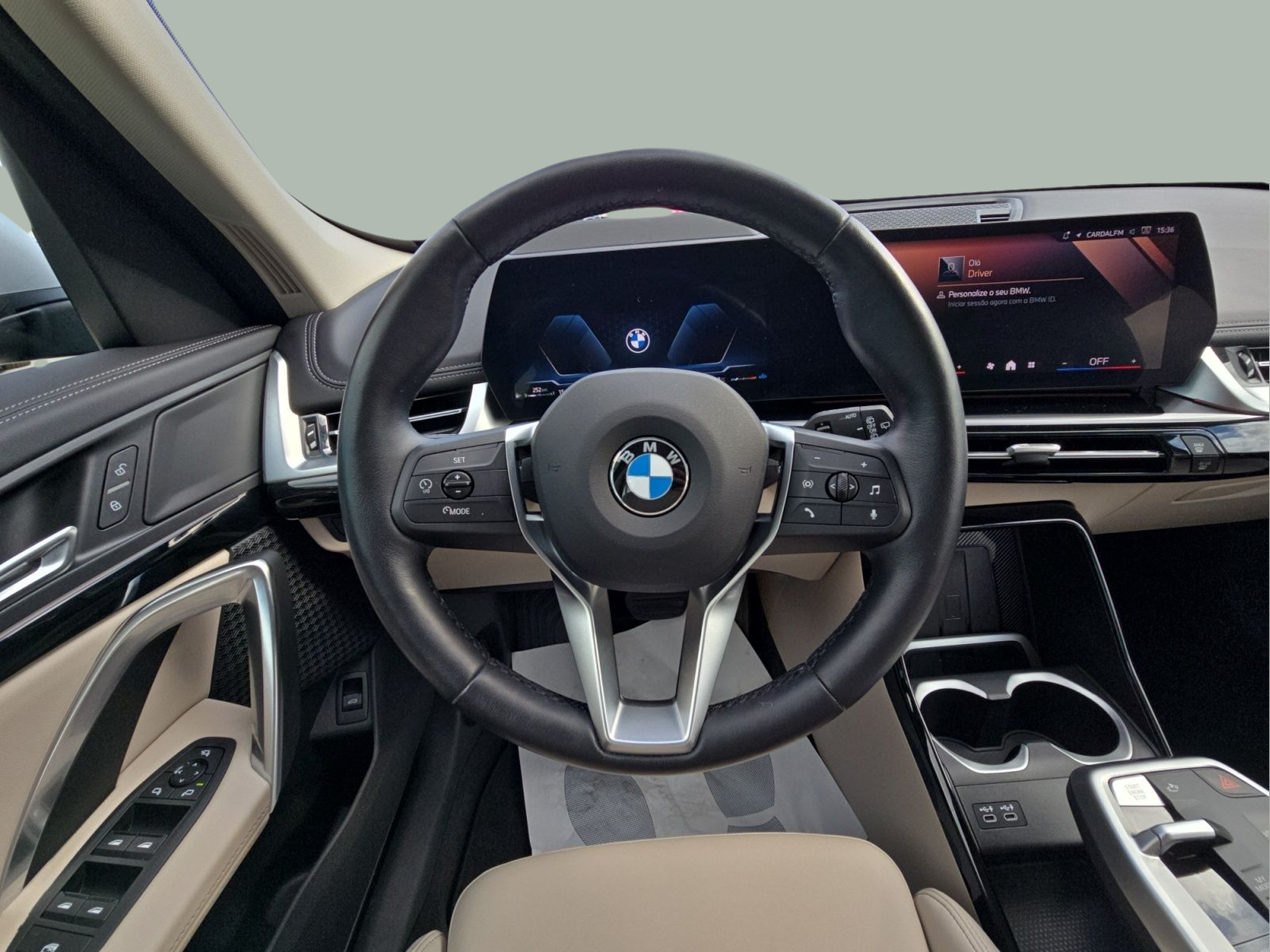 BMW X1 sDrive18i color Negro. Año 2024. 100KW(136CV). Gasolina. En concesionario MCoutinho Bomcar Leiria de Leiria