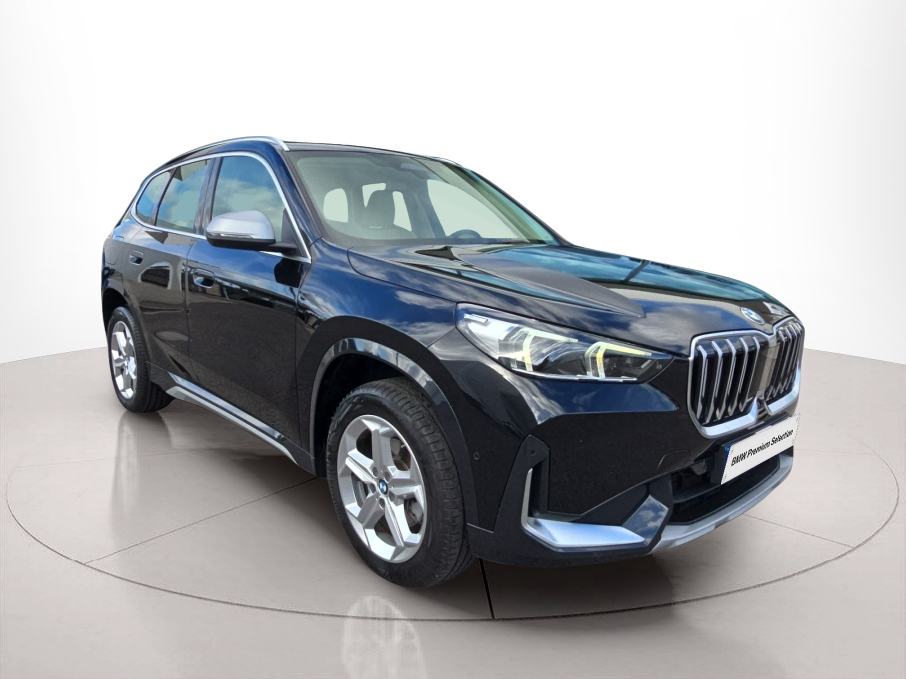 BMW X1 sDrive18i color Negro. Año 2024. 100KW(136CV). Gasolina. En concesionario MCoutinho Bomcar Leiria de Leiria