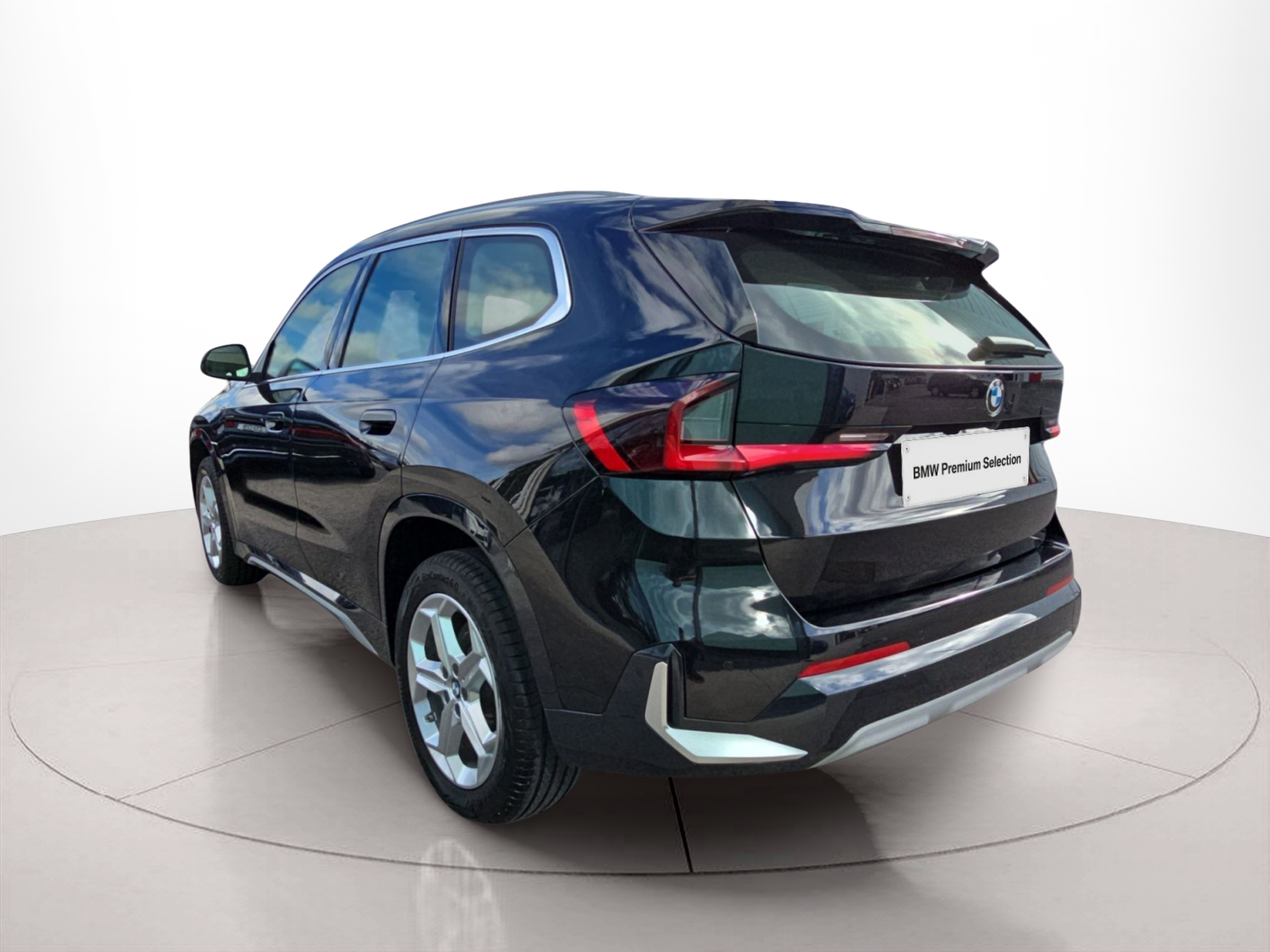 BMW X1 sDrive18i color Negro. Año 2024. 100KW(136CV). Gasolina. En concesionario MCoutinho Bomcar Leiria de Leiria