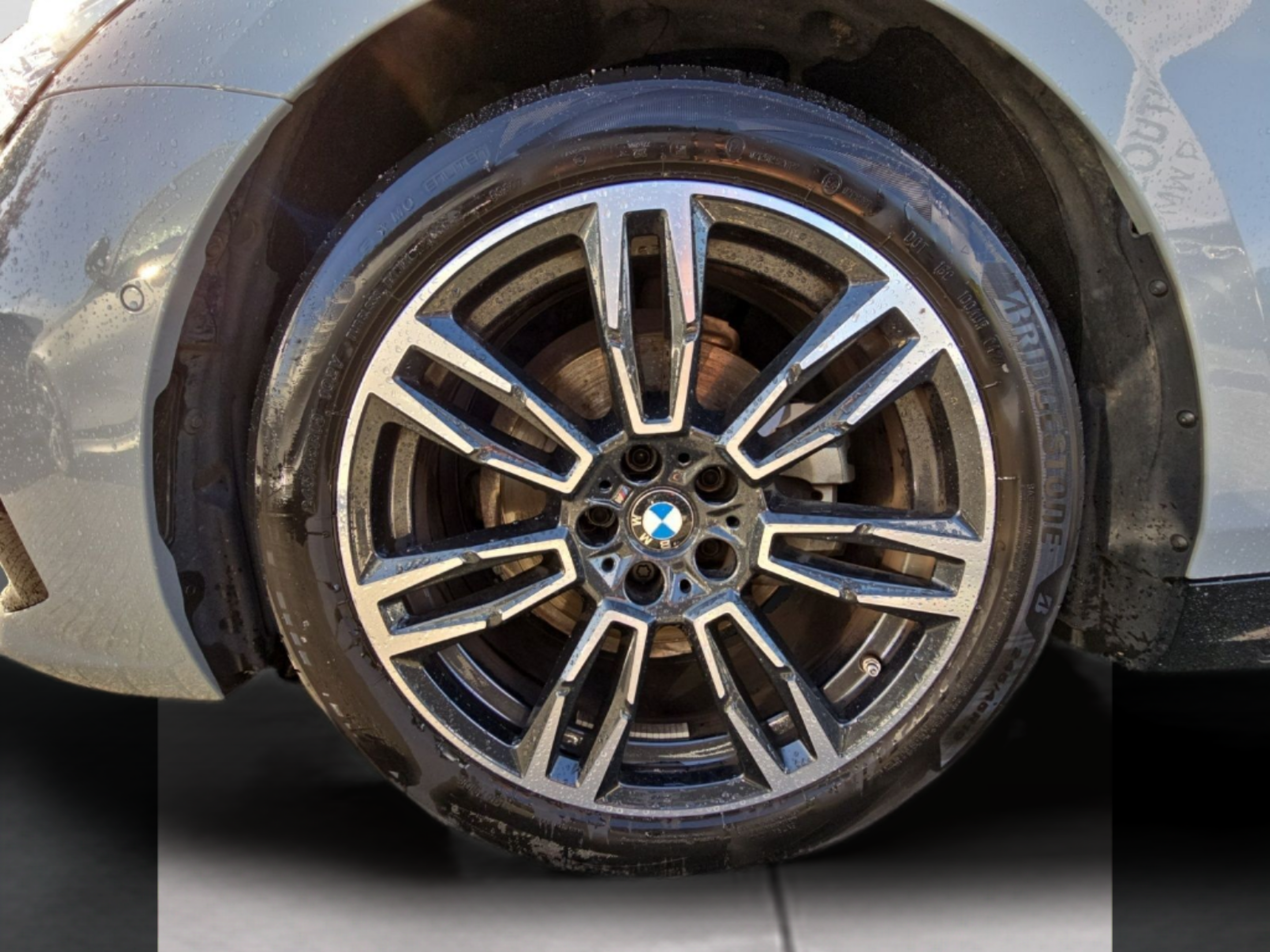 BMW Série 5 520d Berlina color Gris. Año 2024. 145KW(197CV). Diesel. En concesionario MCoutinho Bomcar Coimbra de Coimbra