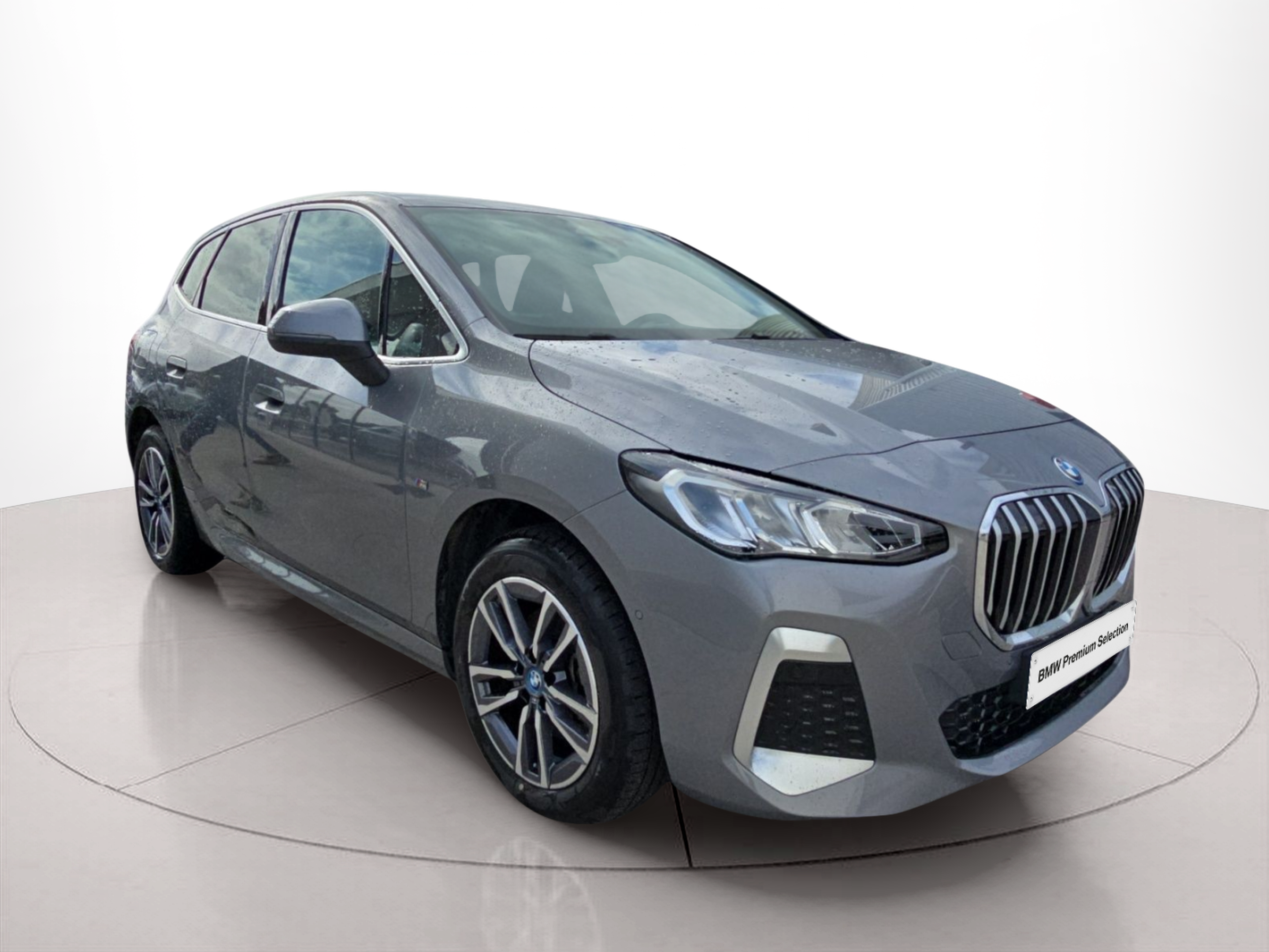 BMW Série 2 225xe Active Tourer color Gris. Año 2023. 180KW(245CV). Elétrico / Gasolina Híbrido. En concesionario MCoutinho Bomcar Coimbra de Coimbra