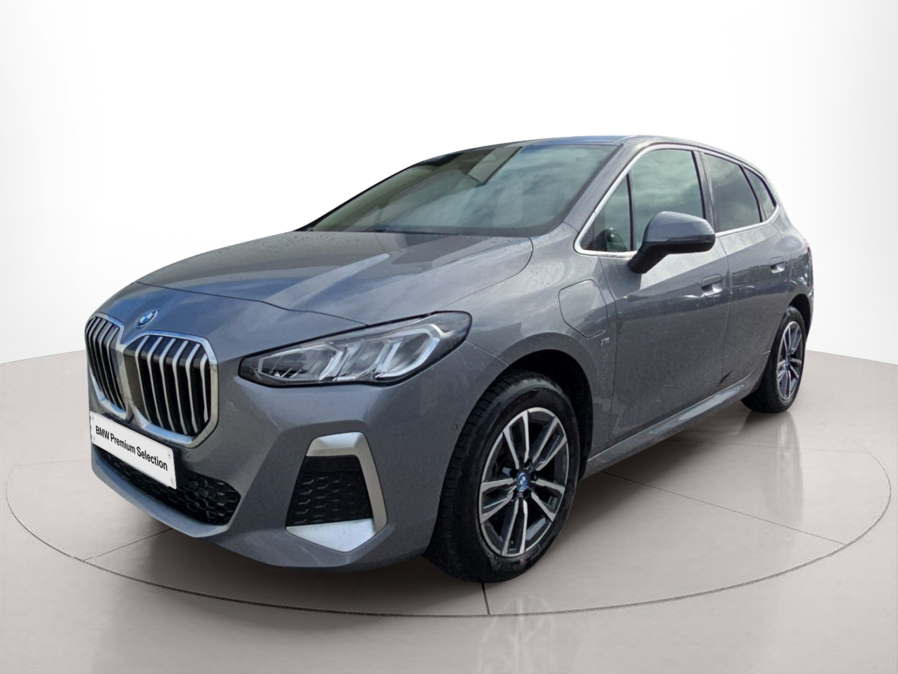 Fotos de BMW Série 2 225xe Active Tourer color Gris. Año 2023. 180KW(245CV). Elétrico / Gasolina Híbrido. En concesionario MCoutinho Bomcar Coimbra de Coimbra