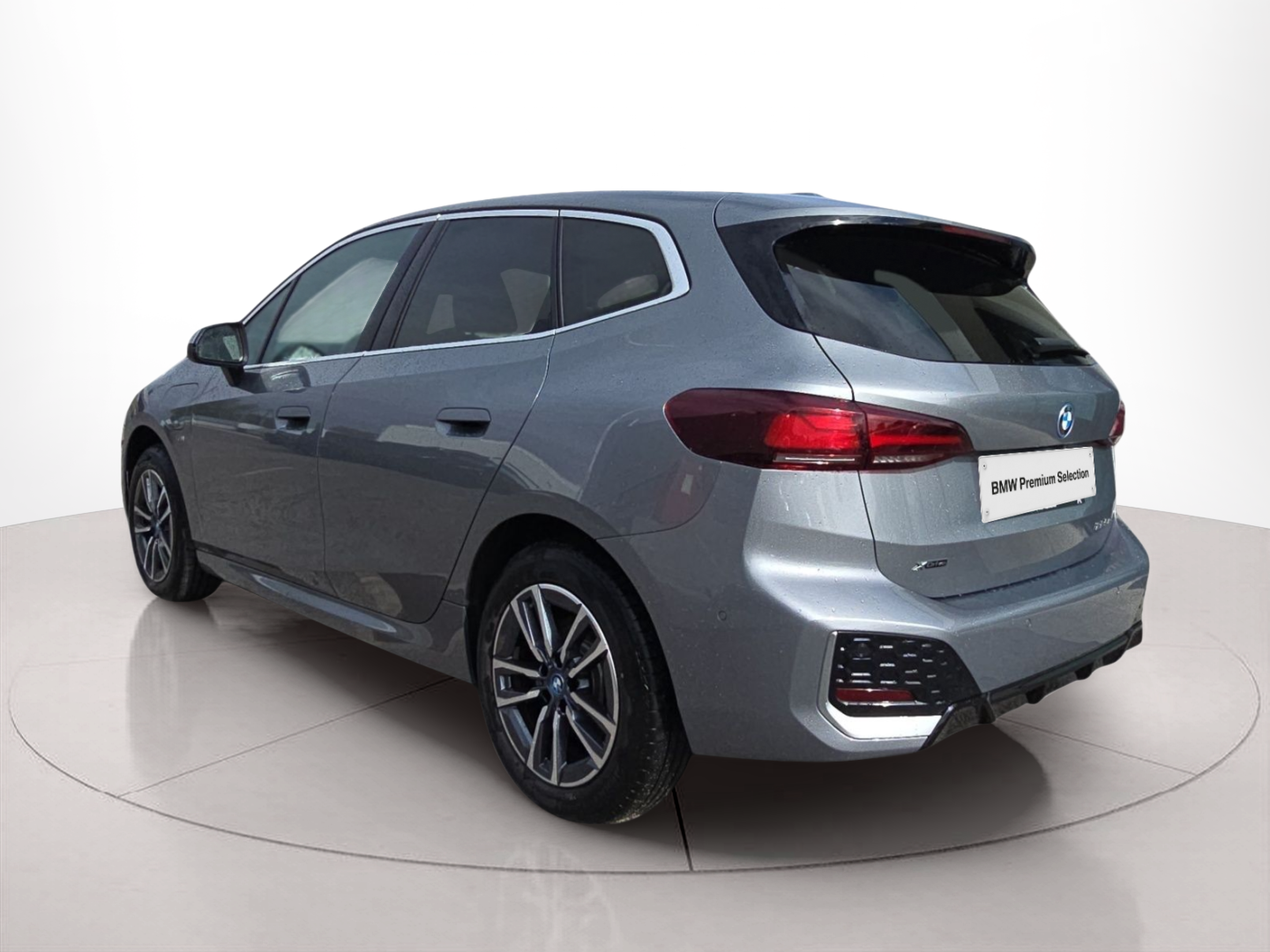 BMW Série 2 225xe Active Tourer color Gris. Año 2023. 180KW(245CV). Elétrico / Gasolina Híbrido. En concesionario MCoutinho Bomcar Coimbra de Coimbra