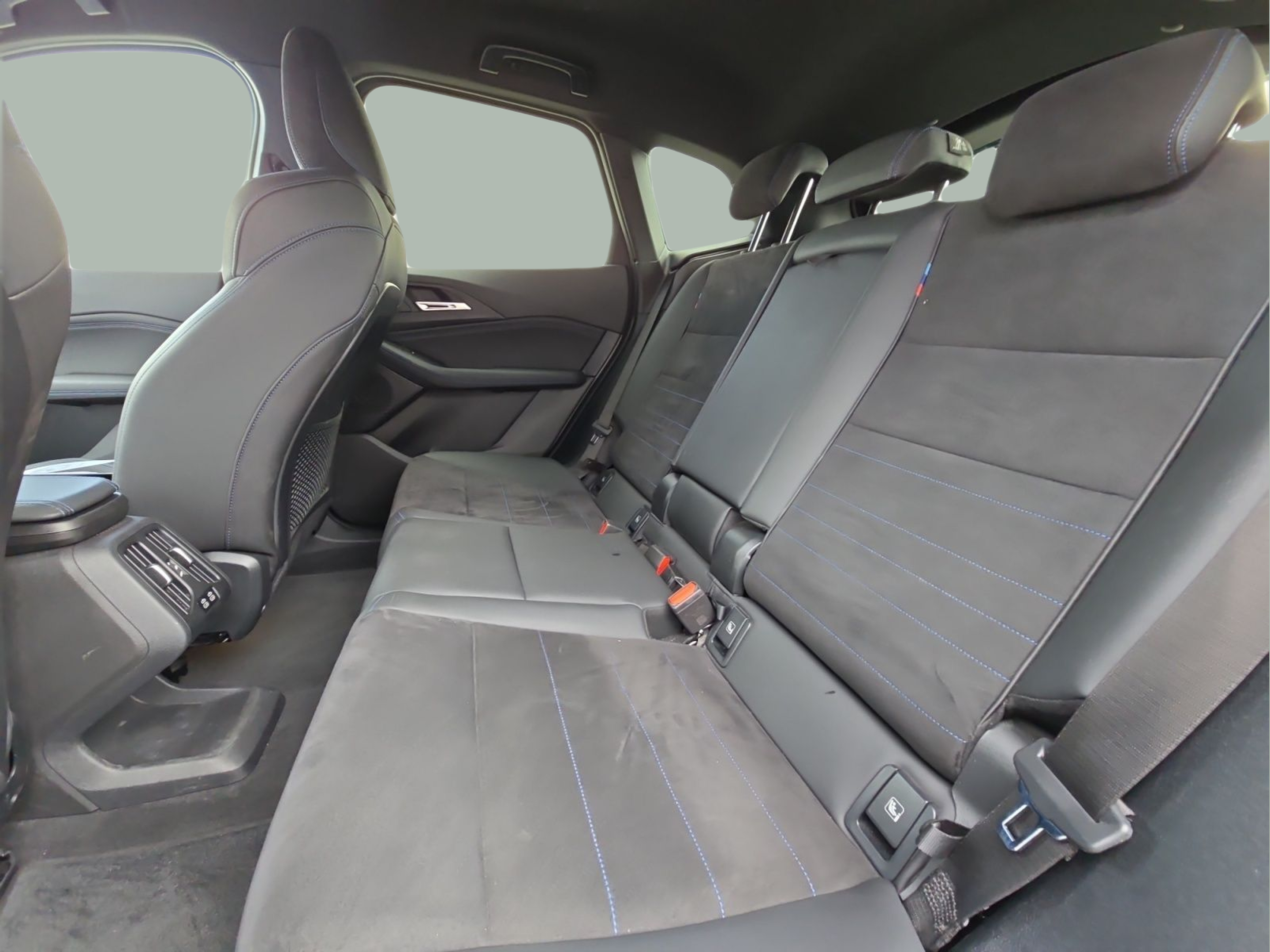 BMW Série 2 225xe Active Tourer color Gris. Año 2023. 180KW(245CV). Elétrico / Gasolina Híbrido. En concesionario MCoutinho Bomcar Coimbra de Coimbra