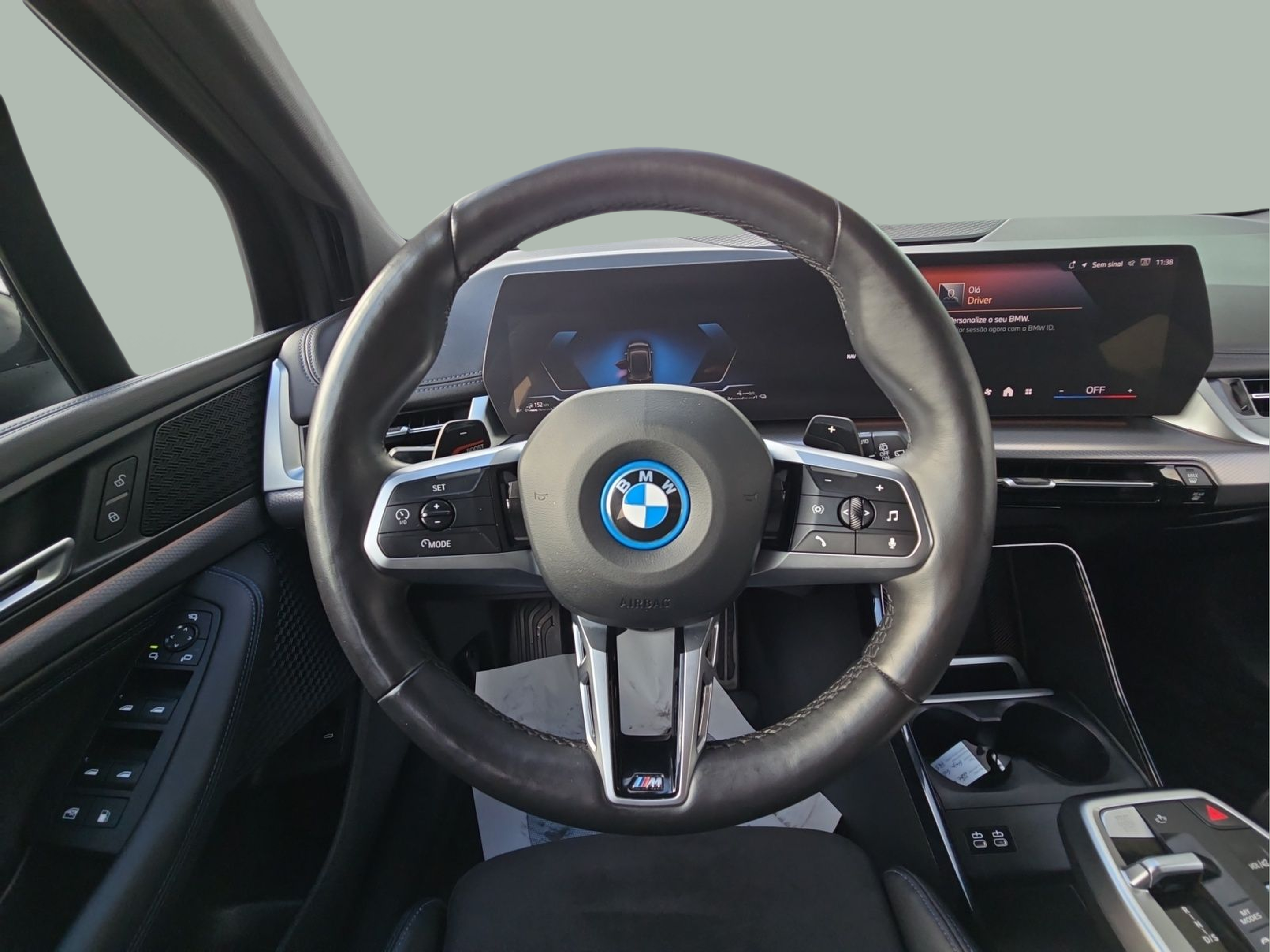 BMW Série 2 225xe Active Tourer color Negro. Año 2024. 180KW(245CV). Elétrico / Gasolina Híbrido. En concesionario MCoutinho Bomcar Leiria de Leiria