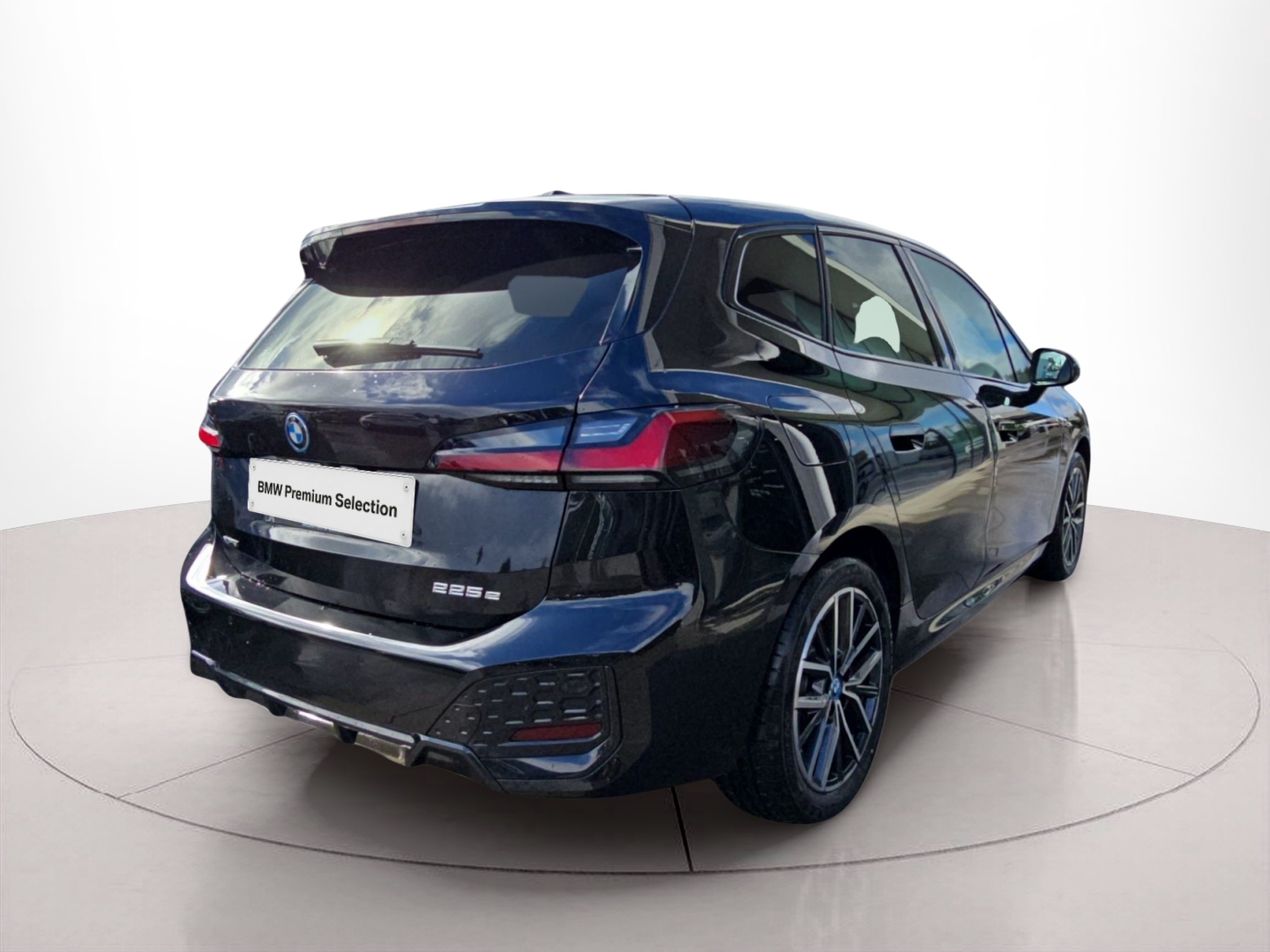 BMW Série 2 225xe Active Tourer color Negro. Año 2024. 180KW(245CV). Elétrico / Gasolina Híbrido. En concesionario MCoutinho Bomcar Leiria de Leiria