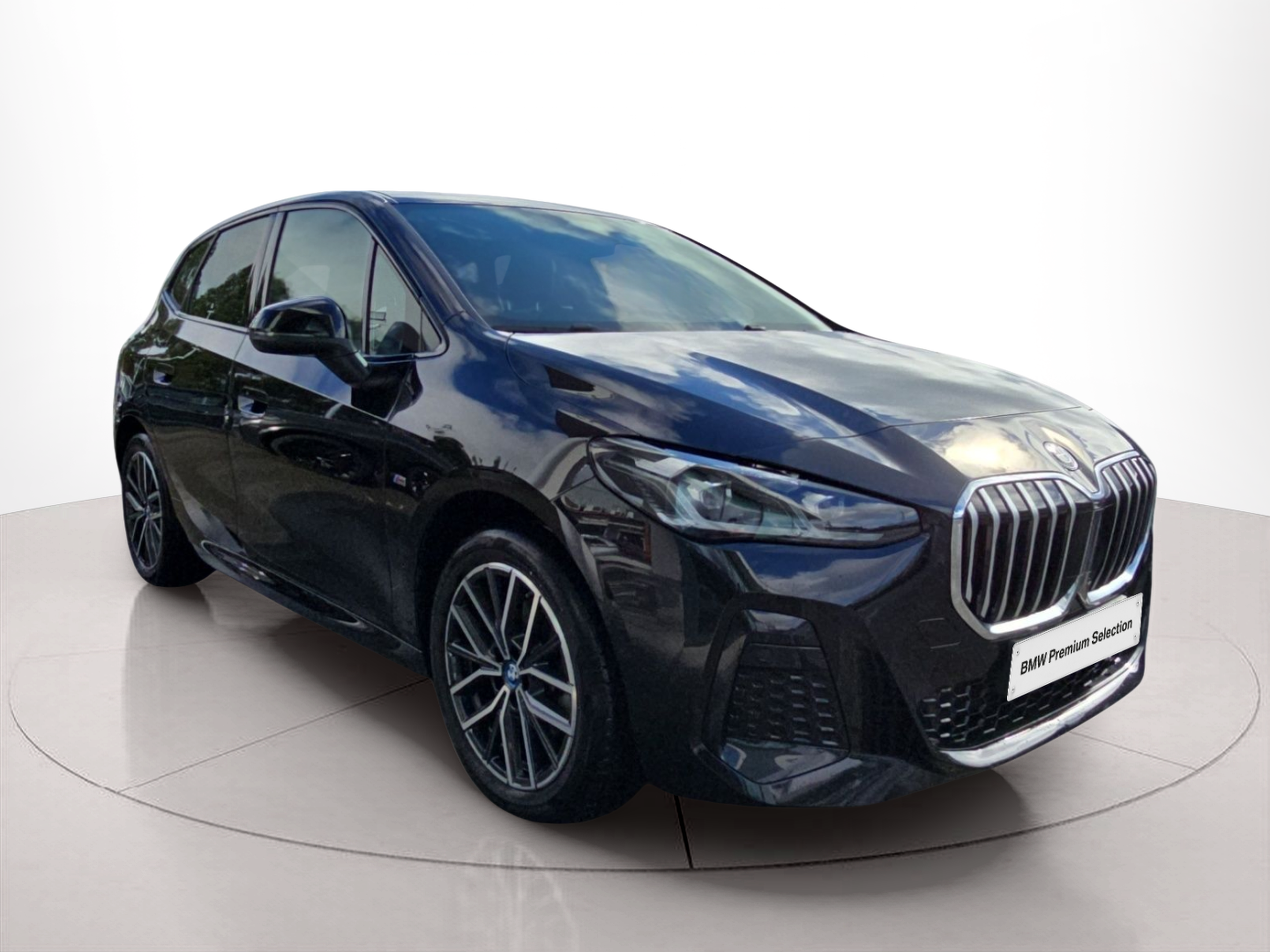 BMW Série 2 225xe Active Tourer color Negro. Año 2024. 180KW(245CV). Elétrico / Gasolina Híbrido. En concesionario MCoutinho Bomcar Leiria de Leiria