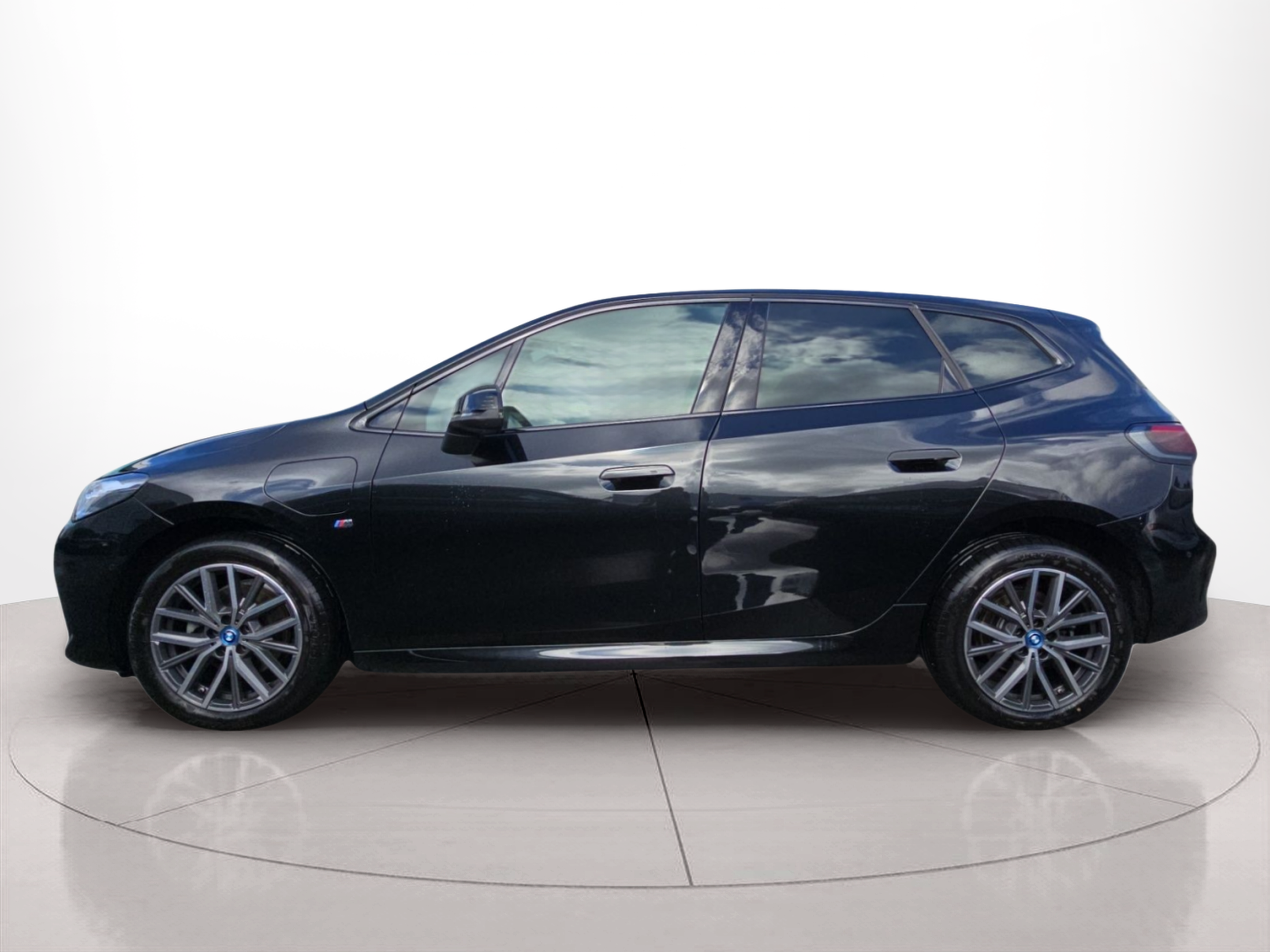 Fotos de BMW Série 2 225xe Active Tourer color Negro. Año 2024. 180KW(245CV). Elétrico / Gasolina Híbrido. En concesionario MCoutinho Bomcar Leiria de Leiria