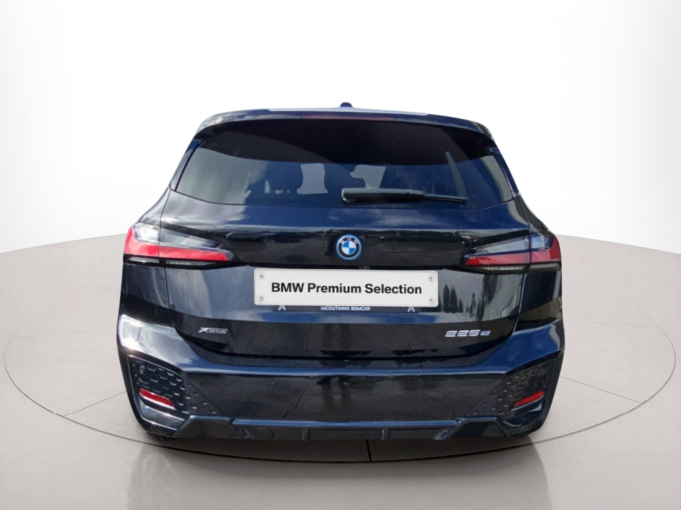 BMW Série 2 225xe Active Tourer color Negro. Año 2024. 180KW(245CV). Elétrico / Gasolina Híbrido. En concesionario MCoutinho Bomcar Leiria de Leiria