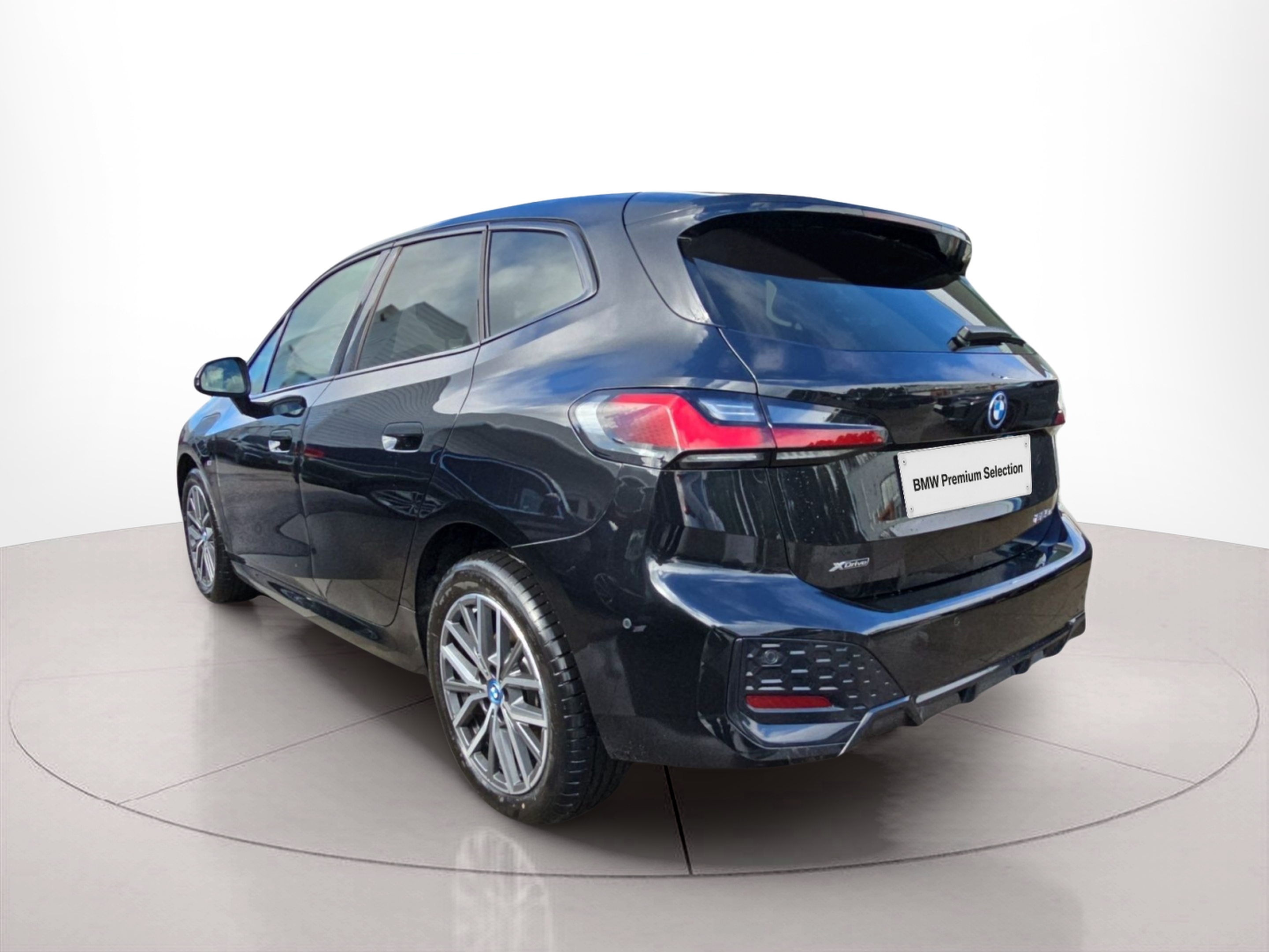 BMW Série 2 225xe Active Tourer color Negro. Año 2024. 180KW(245CV). Elétrico / Gasolina Híbrido. En concesionario MCoutinho Bomcar Leiria de Leiria