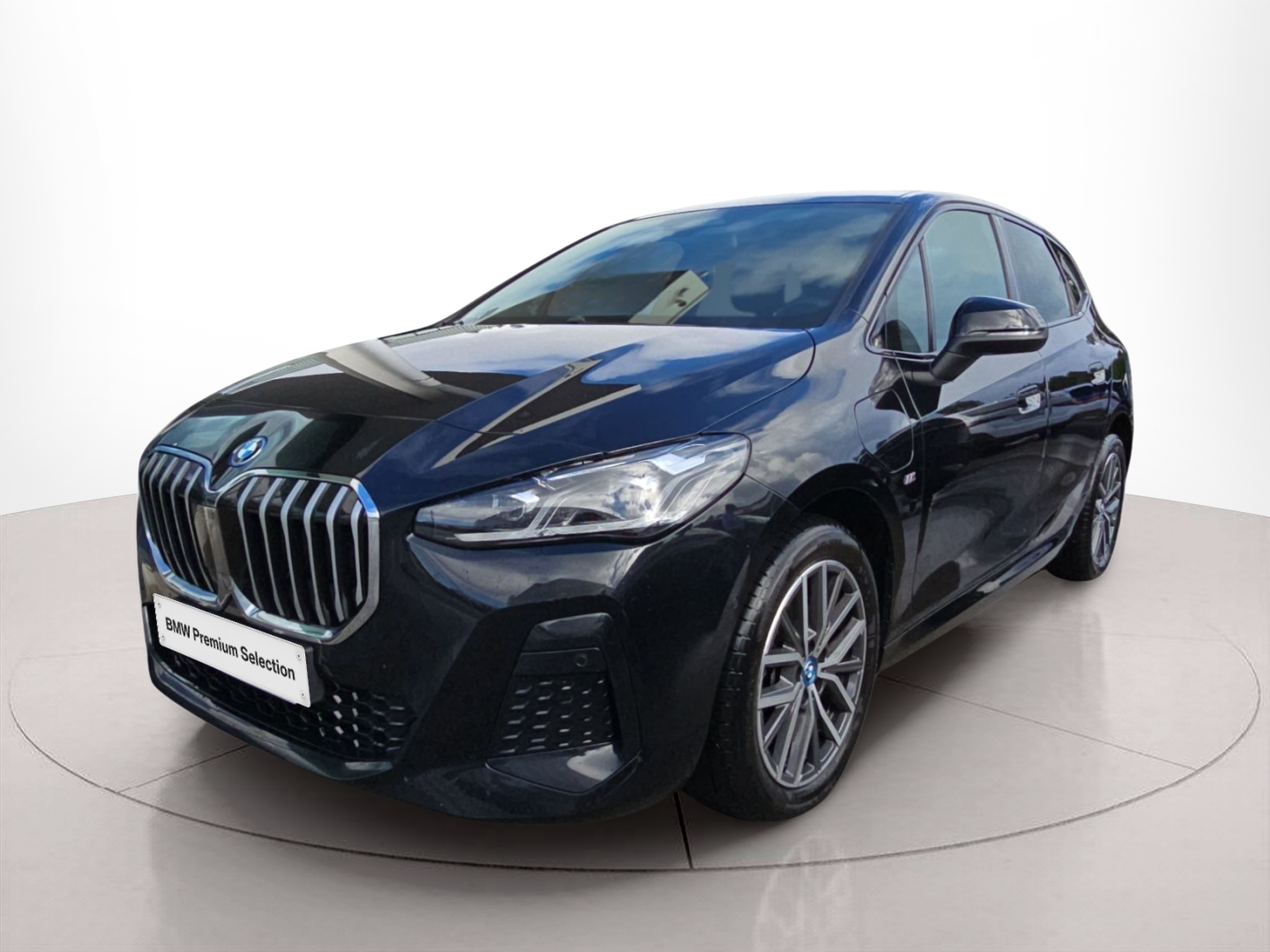 Fotos de BMW Série 2 225xe Active Tourer color Negro. Año 2024. 180KW(245CV). Elétrico / Gasolina Híbrido. En concesionario MCoutinho Bomcar Leiria de Leiria