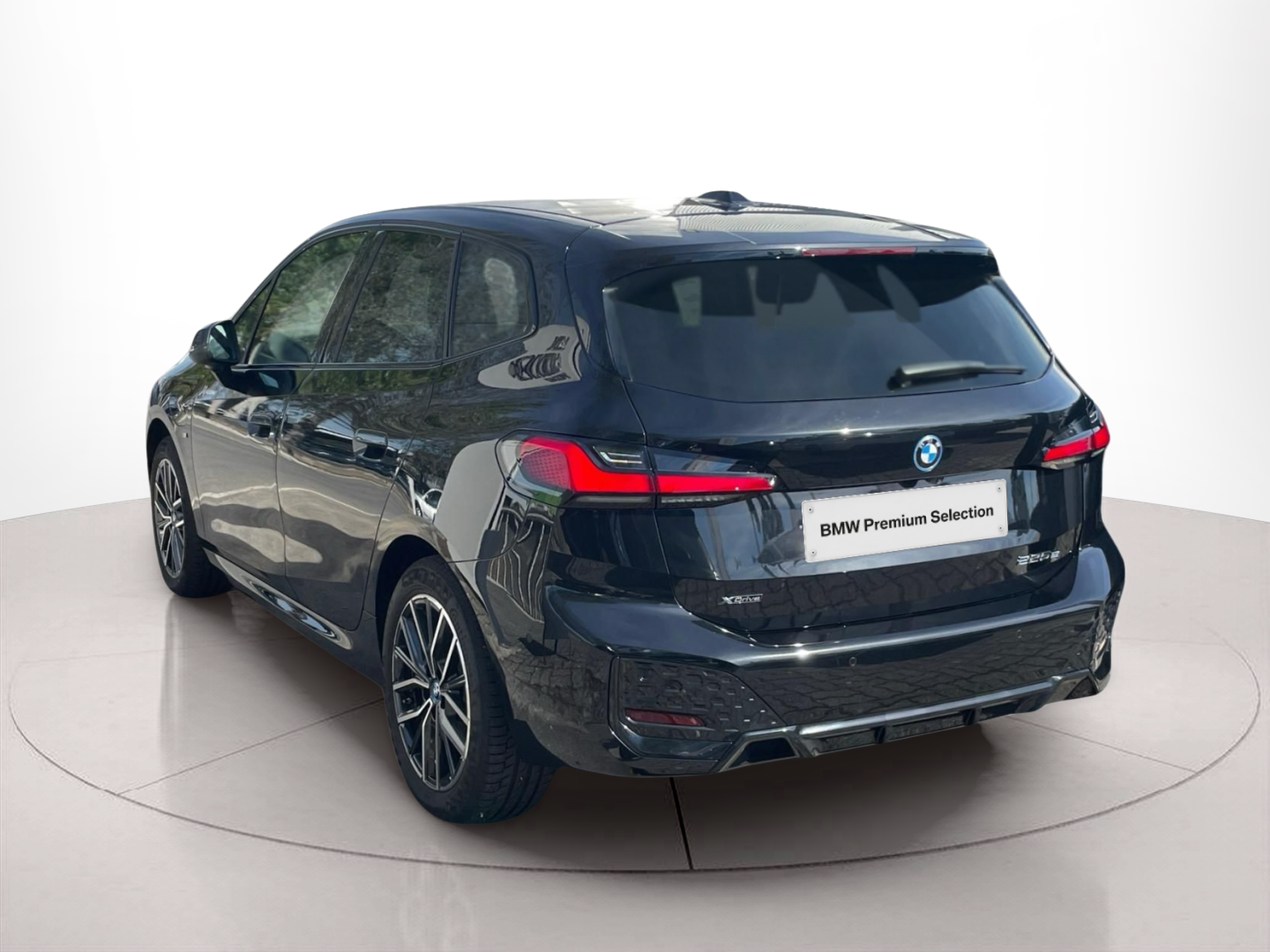 BMW Série 2 225xe Active Tourer color Negro. Año 2025. 180KW(245CV). Elétrico / Gasolina Híbrido. En concesionario MCoutinho - Viseu de Viseu