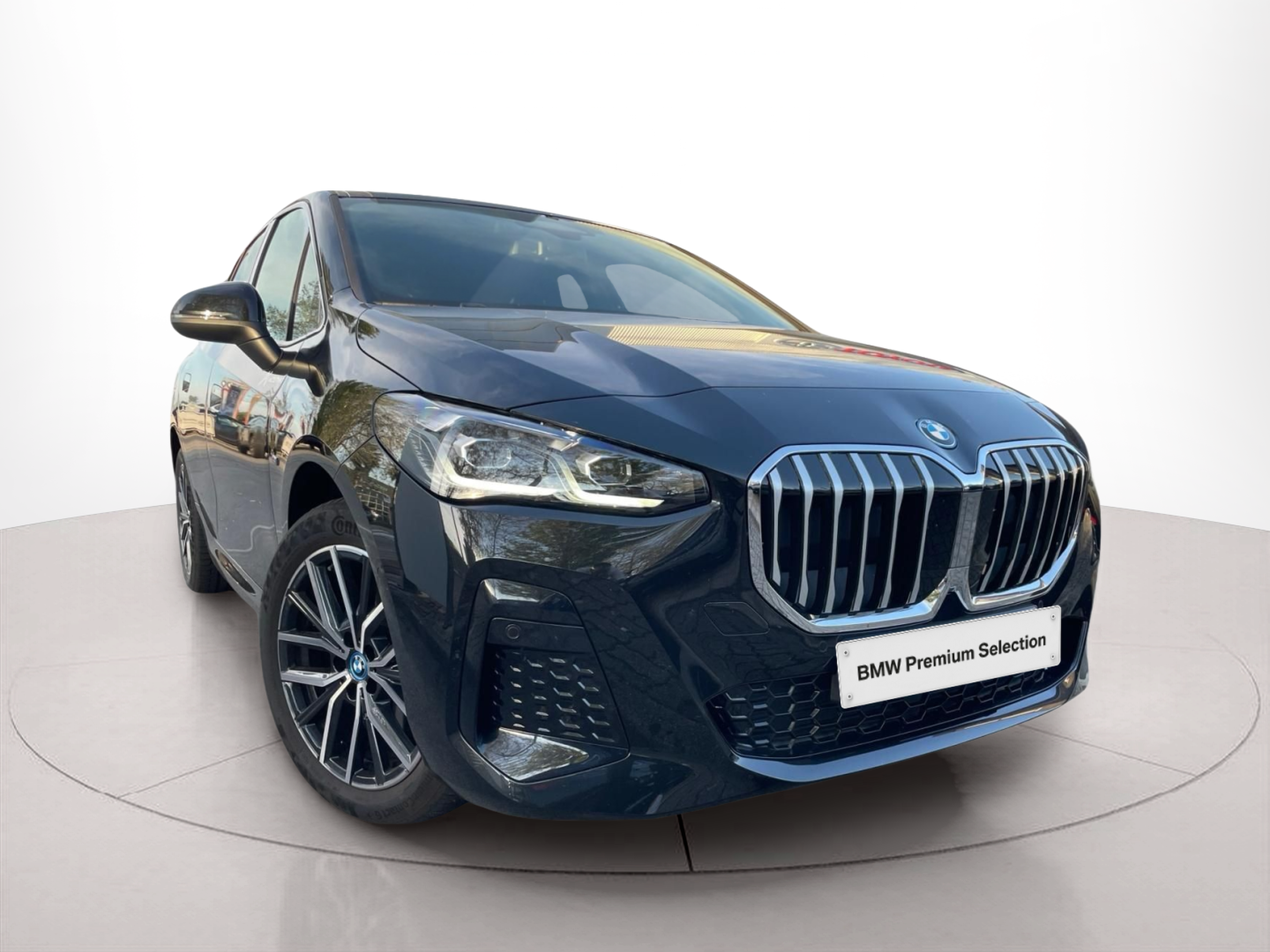 BMW Série 2 225xe Active Tourer color Negro. Año 2025. 180KW(245CV). Elétrico / Gasolina Híbrido. En concesionario MCoutinho - Viseu de Viseu