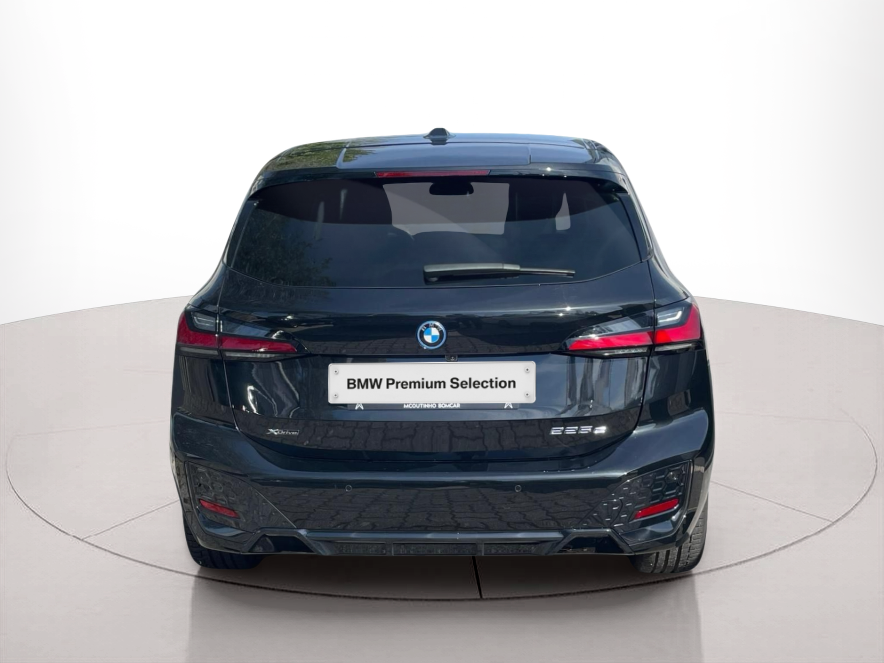 BMW Série 2 225xe Active Tourer color Negro. Año 2025. 180KW(245CV). Elétrico / Gasolina Híbrido. En concesionario MCoutinho - Viseu de Viseu