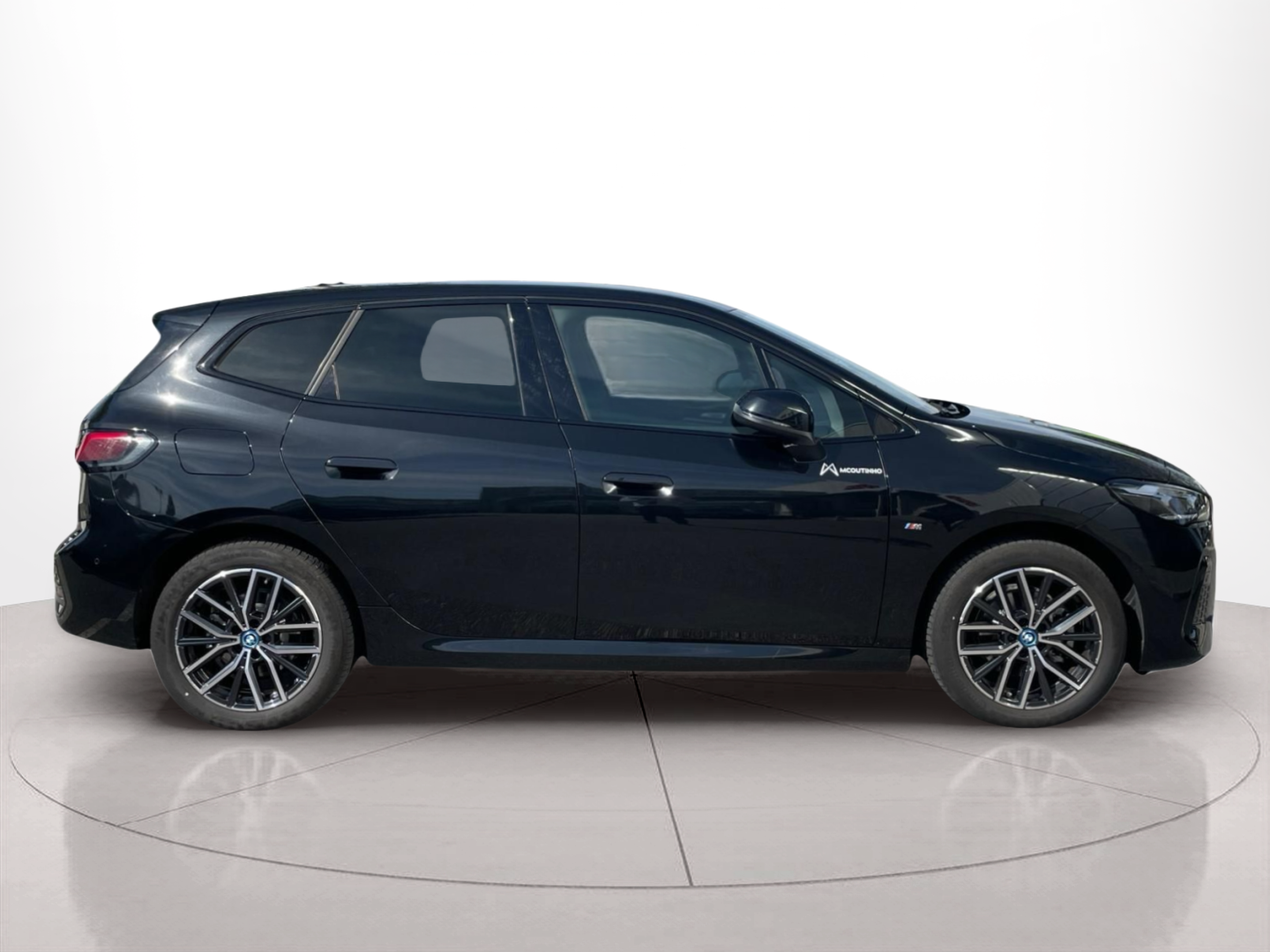 Fotos de BMW Série 2 225xe Active Tourer color Negro. Año 2025. 180KW(245CV). Elétrico / Gasolina Híbrido. En concesionario MCoutinho - Viseu de Viseu