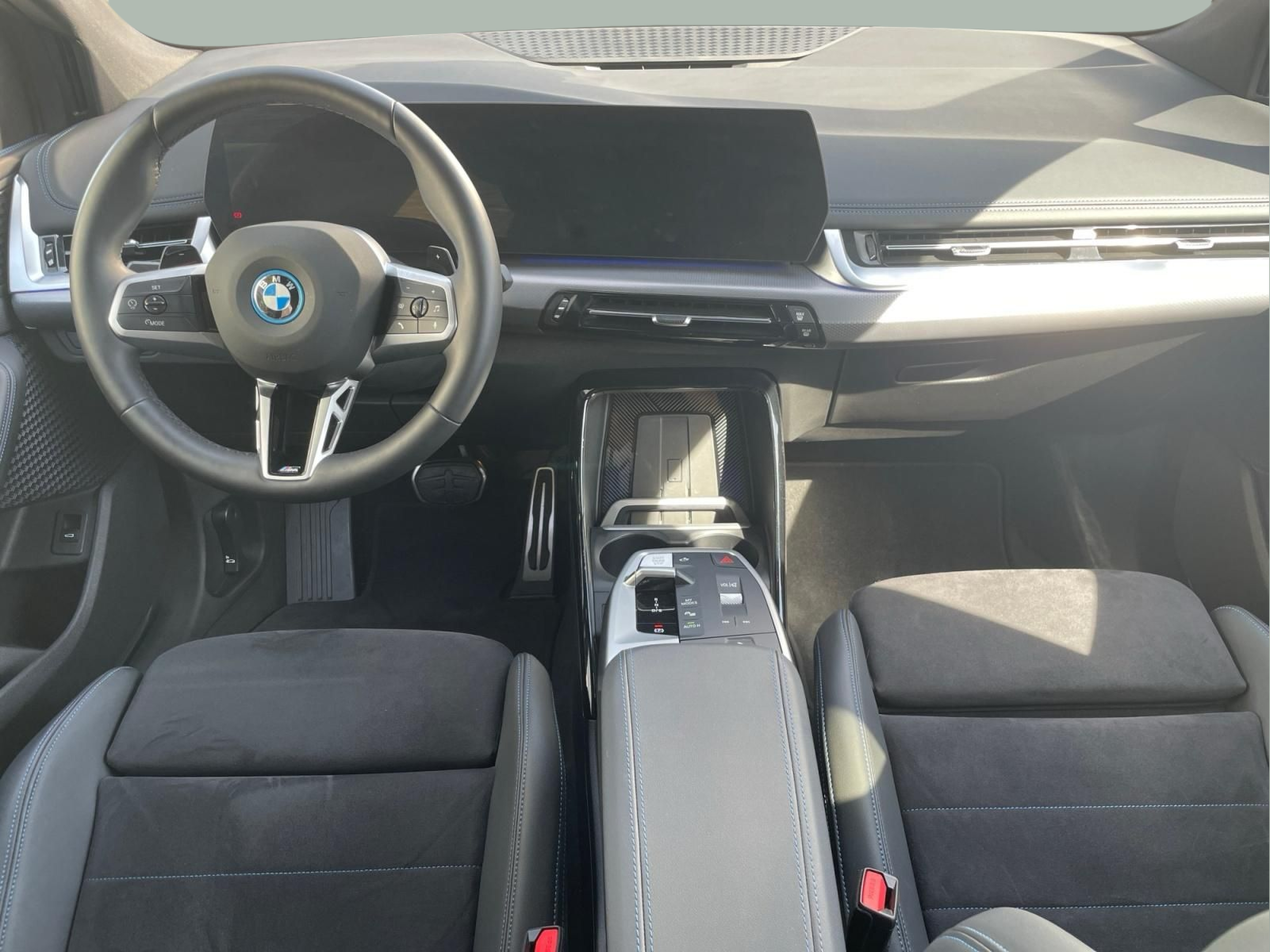 BMW Série 2 225xe Active Tourer color Negro. Año 2025. 180KW(245CV). Elétrico / Gasolina Híbrido. En concesionario MCoutinho - Viseu de Viseu