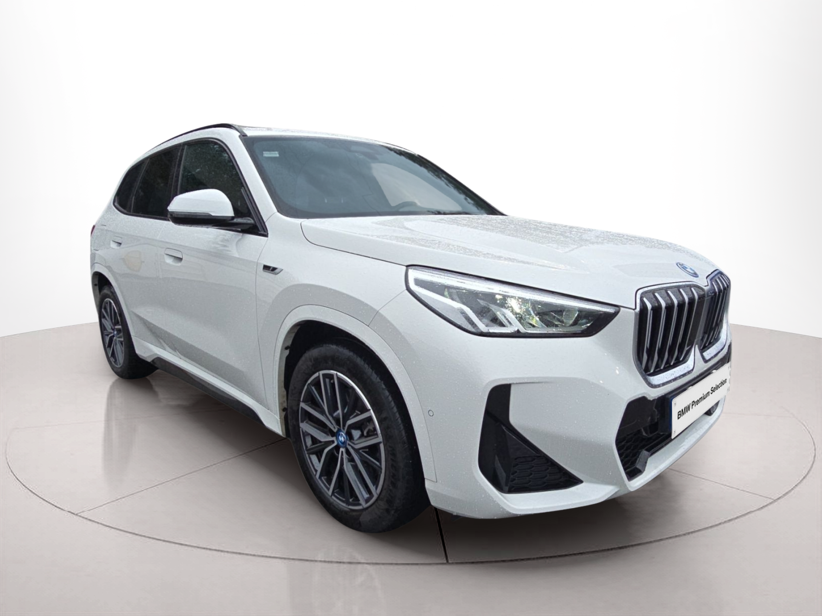 BMW X1 xDrive25e color Blanco. Año 2023. 180KW(245CV). Elétrico / Gasolina Híbrido. En concesionario MCoutinho Bomcar Coimbra de Coimbra