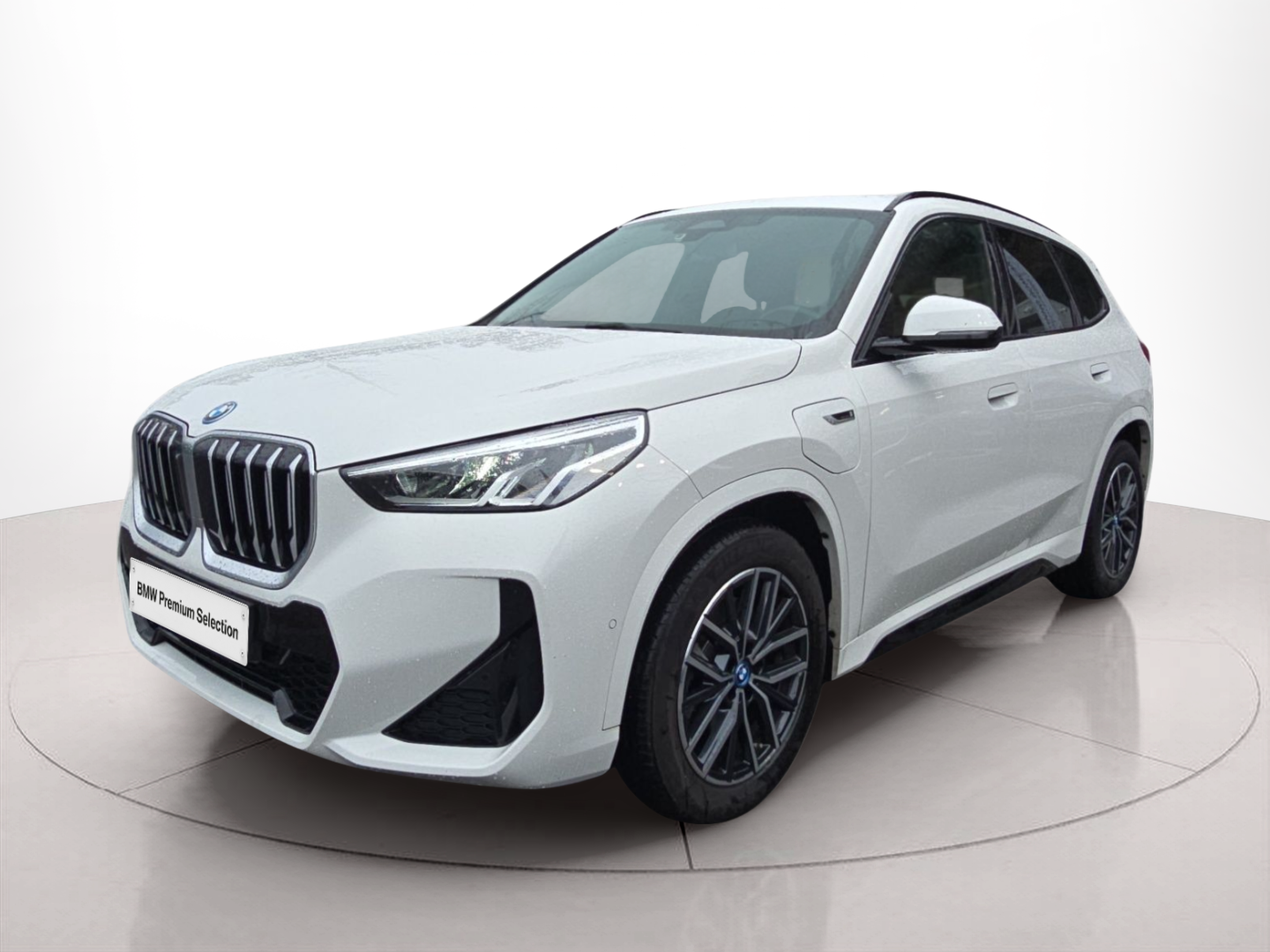 Fotos de BMW X1 xDrive25e color Blanco. Año 2023. 180KW(245CV). Elétrico / Gasolina Híbrido. En concesionario MCoutinho Bomcar Coimbra de Coimbra