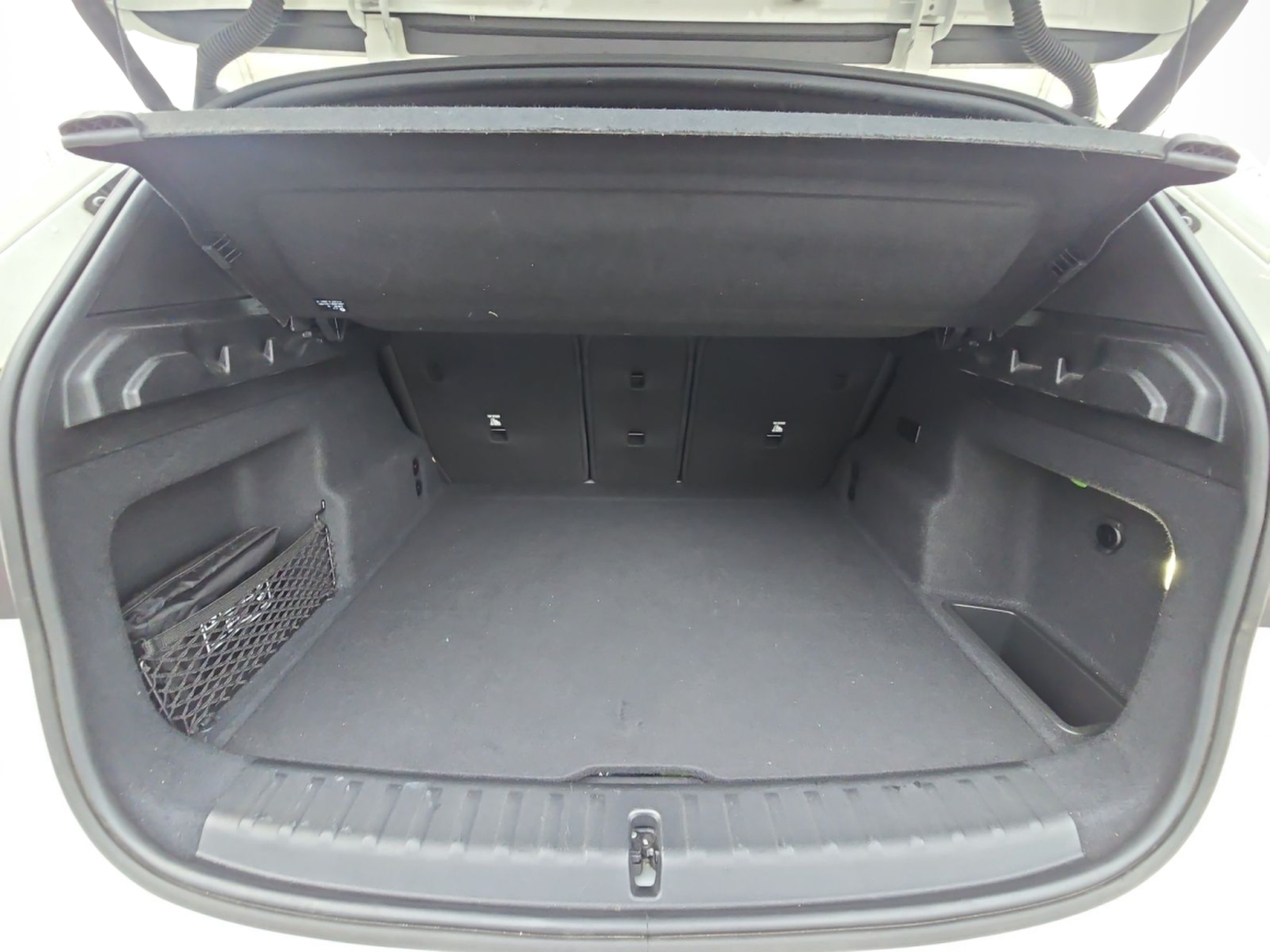 BMW X1 xDrive25e color Blanco. Año 2023. 180KW(245CV). Elétrico / Gasolina Híbrido. En concesionario MCoutinho Bomcar Coimbra de Coimbra