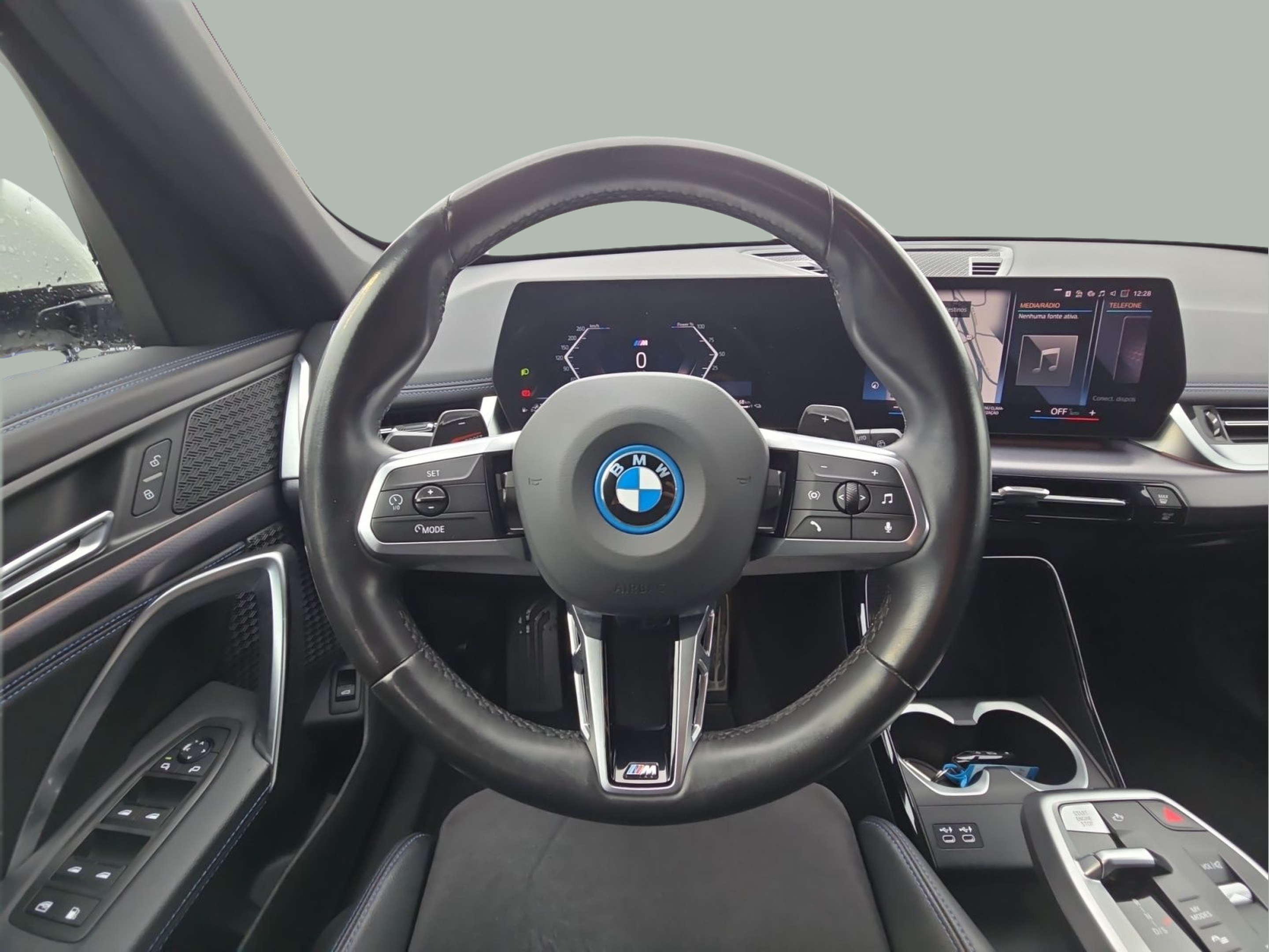 BMW X1 xDrive25e color Blanco. Año 2023. 180KW(245CV). Elétrico / Gasolina Híbrido. En concesionario MCoutinho Bomcar Coimbra de Coimbra