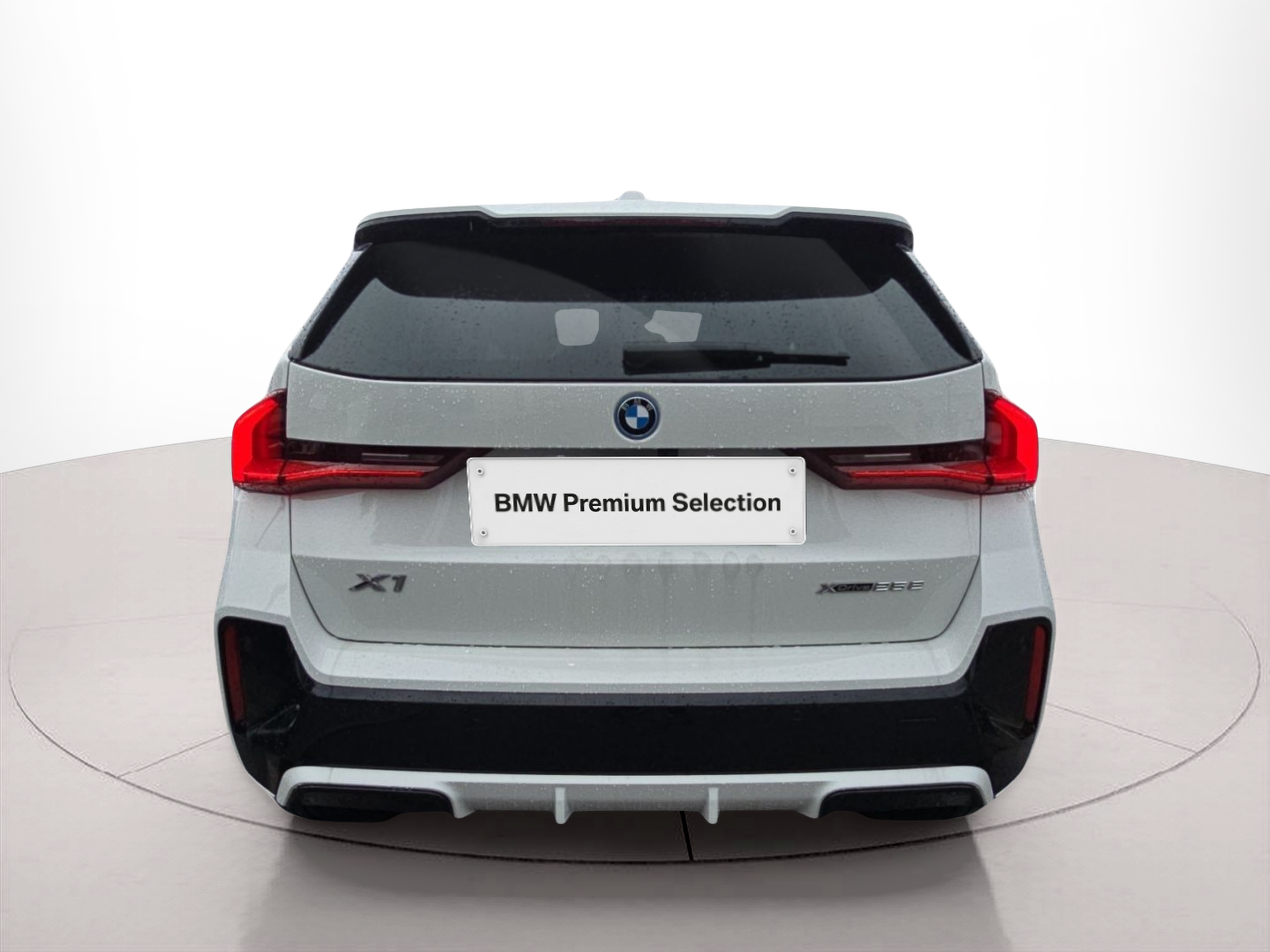 BMW X1 xDrive25e color Blanco. Año 2023. 180KW(245CV). Elétrico / Gasolina Híbrido. En concesionario MCoutinho Bomcar Coimbra de Coimbra